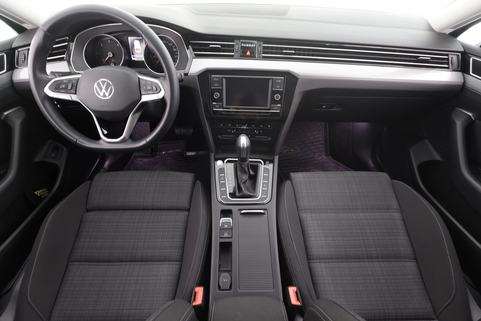 Volkswagen Passat 2021 Variant 2,0 TDI EVO SCR 110 kW DSG - | ACC | Webasto | Apple & Android | LED | P.tutkat | 3-alueinen ilmastointi |1.om Suomi-auto |  Merkkihuollettu | Kahdet renkaat |
