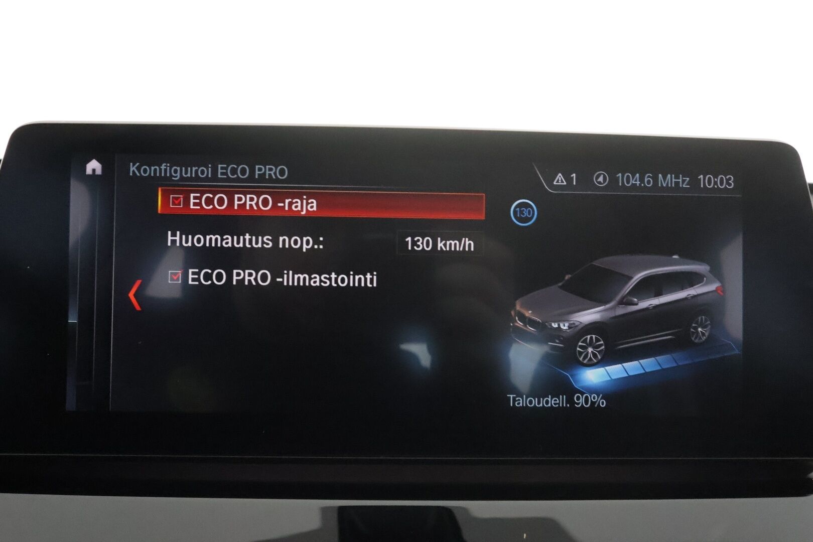 BMW X1 2021 F48 xDrive25e A Charged Edition Sport * HUD / Sporttipenkit / P.Kamera / LED / Navi / Vakkari / Koukku * - 1.om Suomi-auto / 2x Latauskaapelit / Kahdet renkaat aluvanteilla / Merkkihuollot