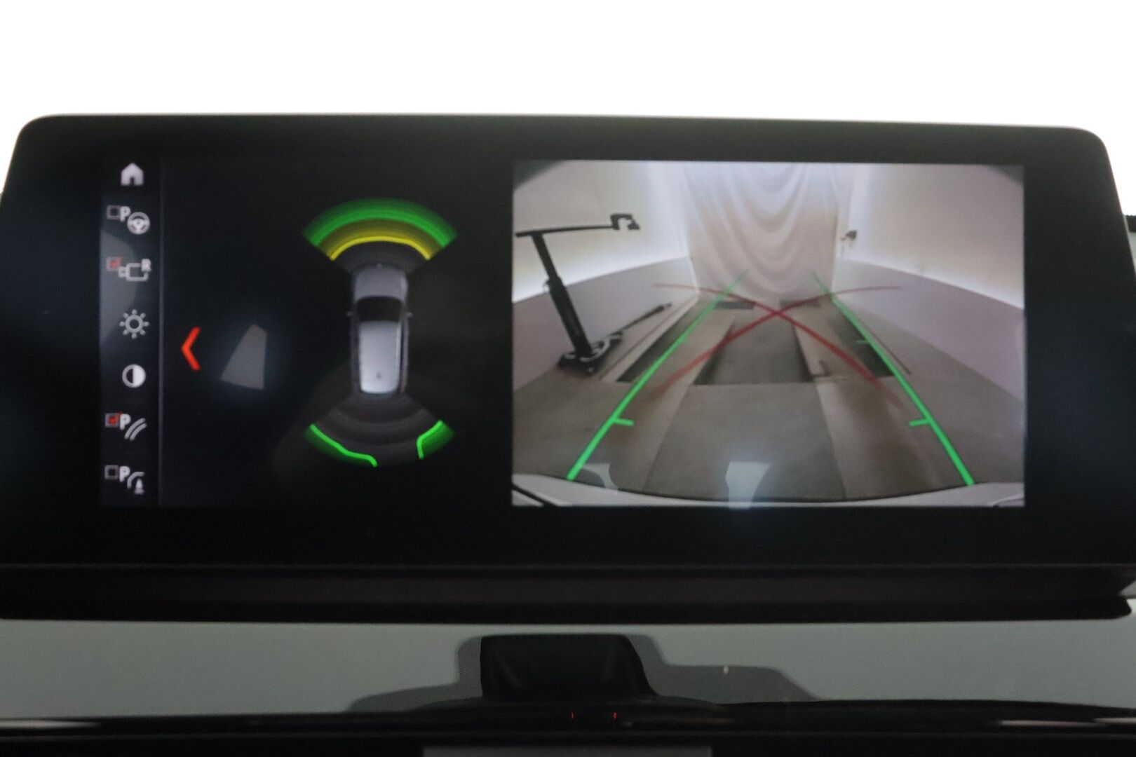 BMW X1 2021 F48 xDrive25e A Charged Edition Sport * HUD / Sporttipenkit / P.Kamera / LED / Navi / Vakkari / Koukku * - 1.om Suomi-auto / 2x Latauskaapelit / Kahdet renkaat aluvanteilla / Merkkihuollot