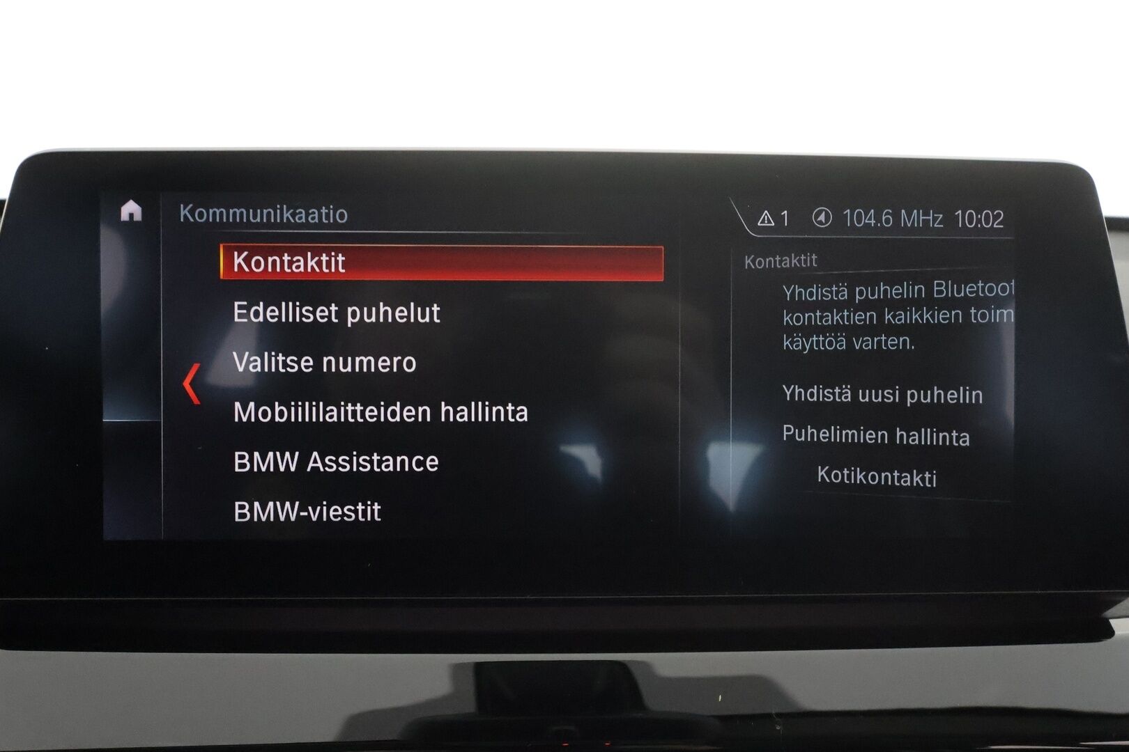 BMW X1 2021 F48 xDrive25e A Charged Edition Sport * HUD / Sporttipenkit / P.Kamera / LED / Navi / Vakkari / Koukku * - 1.om Suomi-auto / 2x Latauskaapelit / Kahdet renkaat aluvanteilla / Merkkihuollot