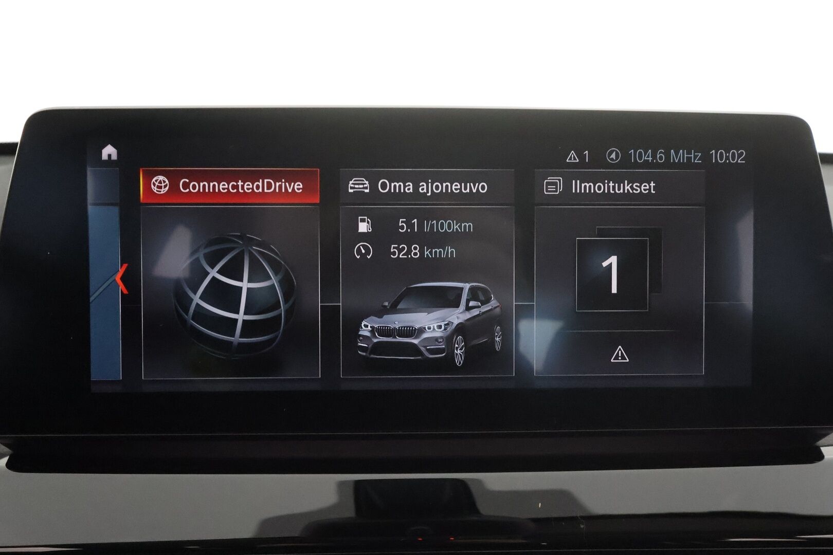 BMW X1 2021 F48 xDrive25e A Charged Edition Sport * HUD / Sporttipenkit / P.Kamera / LED / Navi / Vakkari / Koukku * - 1.om Suomi-auto / 2x Latauskaapelit / Kahdet renkaat aluvanteilla / Merkkihuollot