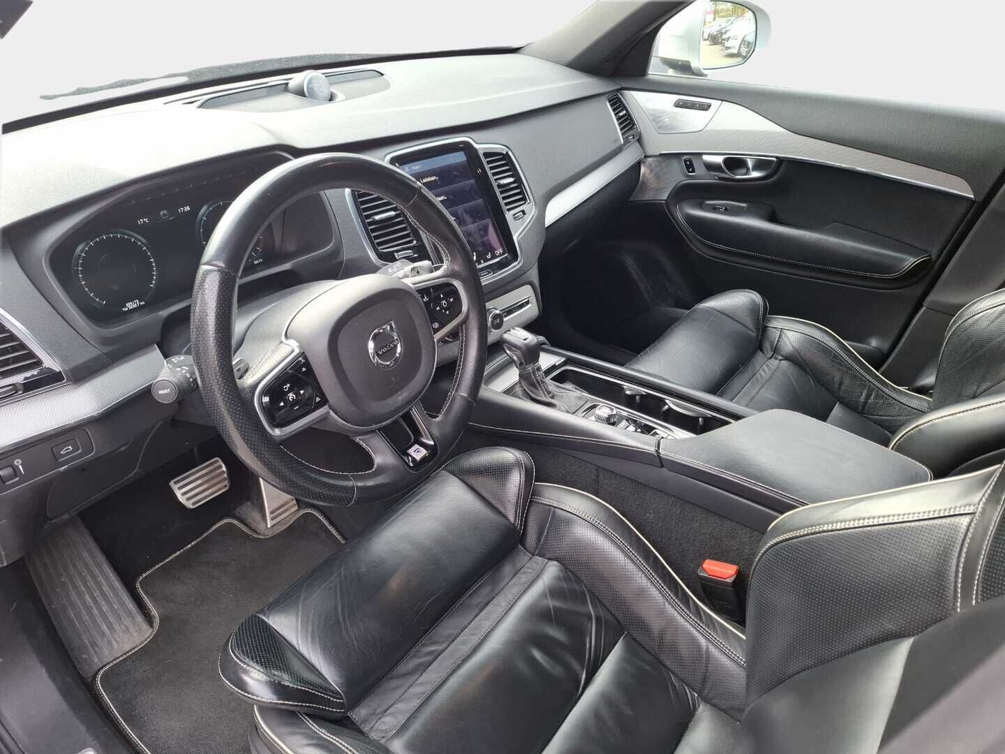 Volvo XC90 2018 D4 AWD R-Design aut ** ACC / Bowers&Wilkins / 22" / Webasto / Ei Ad-Blue / Kamera ja tutkat / Sporttinahat / Kysy lisää ** - 2x Renkaat vanteilla / Vetokoukku / Rautajousilla