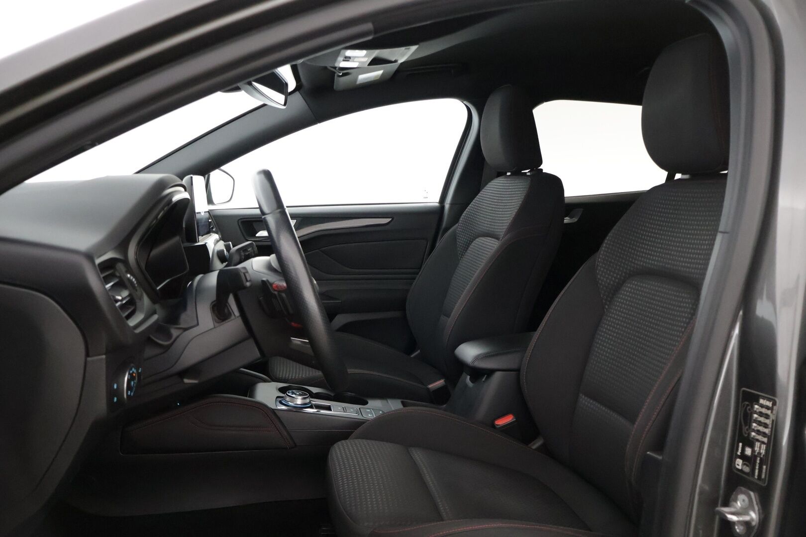 Ford Focus 2021 1,5 TDCi EcoBlue 120hv A8 ST-Line Wagon * Webasto / Adapt. vakkari / Lämmitettävä tuulilasi / P-kamera / AppleCarPlay * - * Suomi-auto / Merkkiliikkeen huoltokirja! / Kahdet renkaat omilla alumiinivanteilla! *