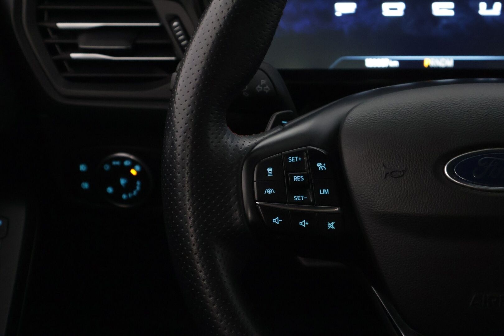 Ford Focus 2021 1,5 TDCi EcoBlue 120hv A8 ST-Line Wagon * Webasto / Adapt. vakkari / Lämmitettävä tuulilasi / P-kamera / AppleCarPlay * - * Suomi-auto / Merkkiliikkeen huoltokirja! / Kahdet renkaat omilla alumiinivanteilla! *