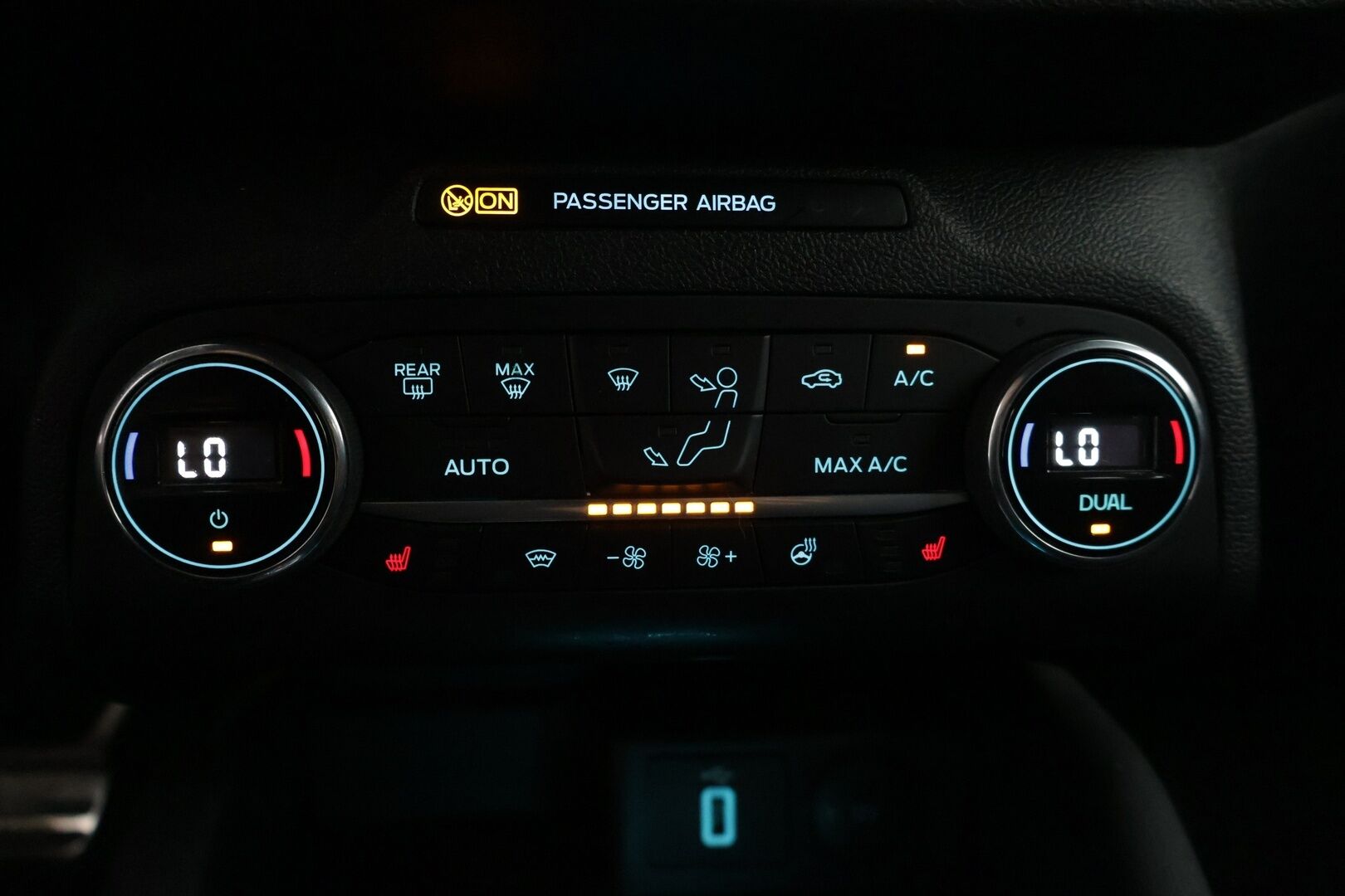 Ford Focus 2021 1,5 TDCi EcoBlue 120hv A8 ST-Line Wagon * Webasto / Adapt. vakkari / Lämmitettävä tuulilasi / P-kamera / AppleCarPlay * - * Suomi-auto / Merkkiliikkeen huoltokirja! / Kahdet renkaat omilla alumiinivanteilla! *