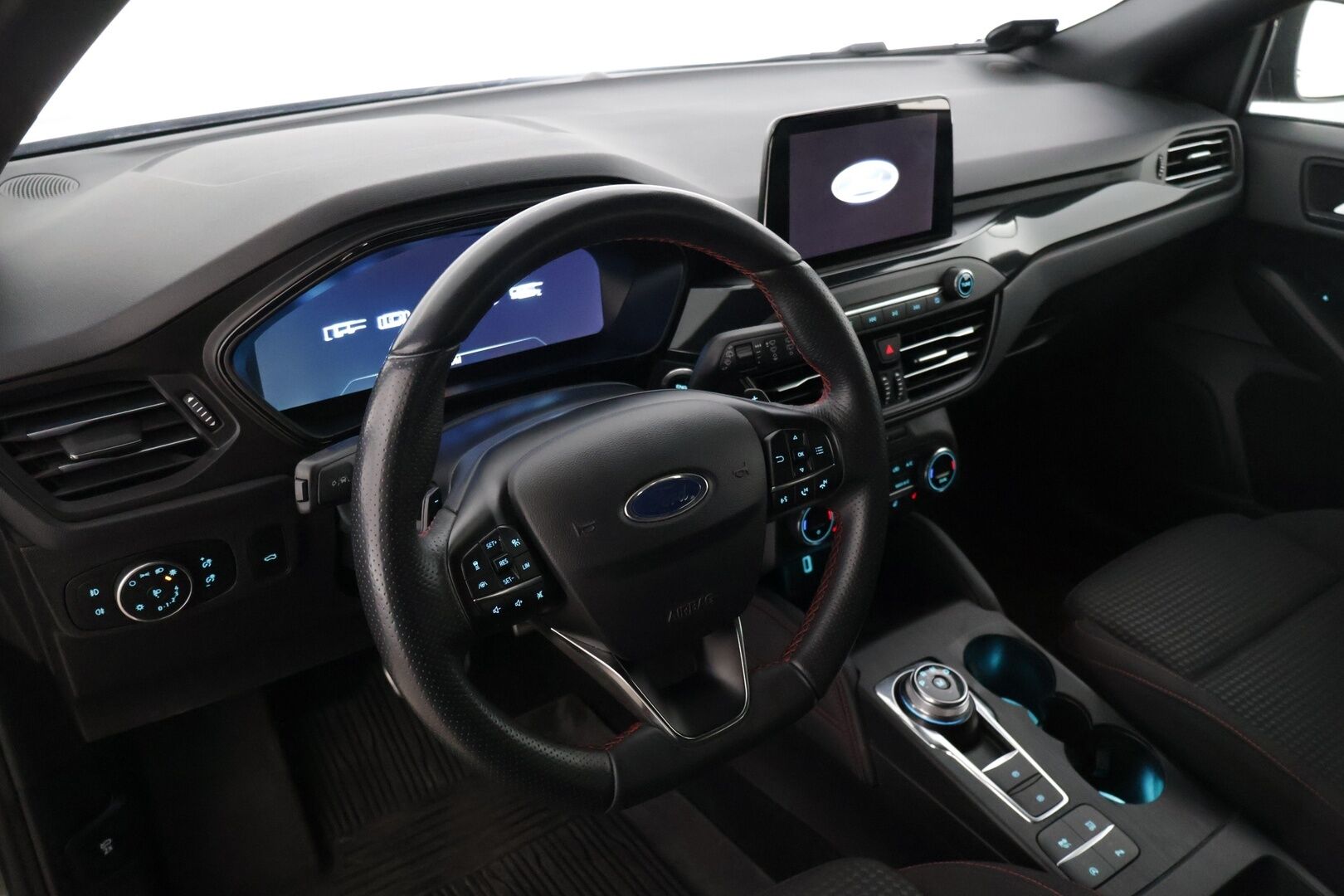 Ford Focus 2021 1,5 TDCi EcoBlue 120hv A8 ST-Line Wagon * Webasto / Adapt. vakkari / Lämmitettävä tuulilasi / P-kamera / AppleCarPlay * - * Suomi-auto / Merkkiliikkeen huoltokirja! / Kahdet renkaat omilla alumiinivanteilla! *