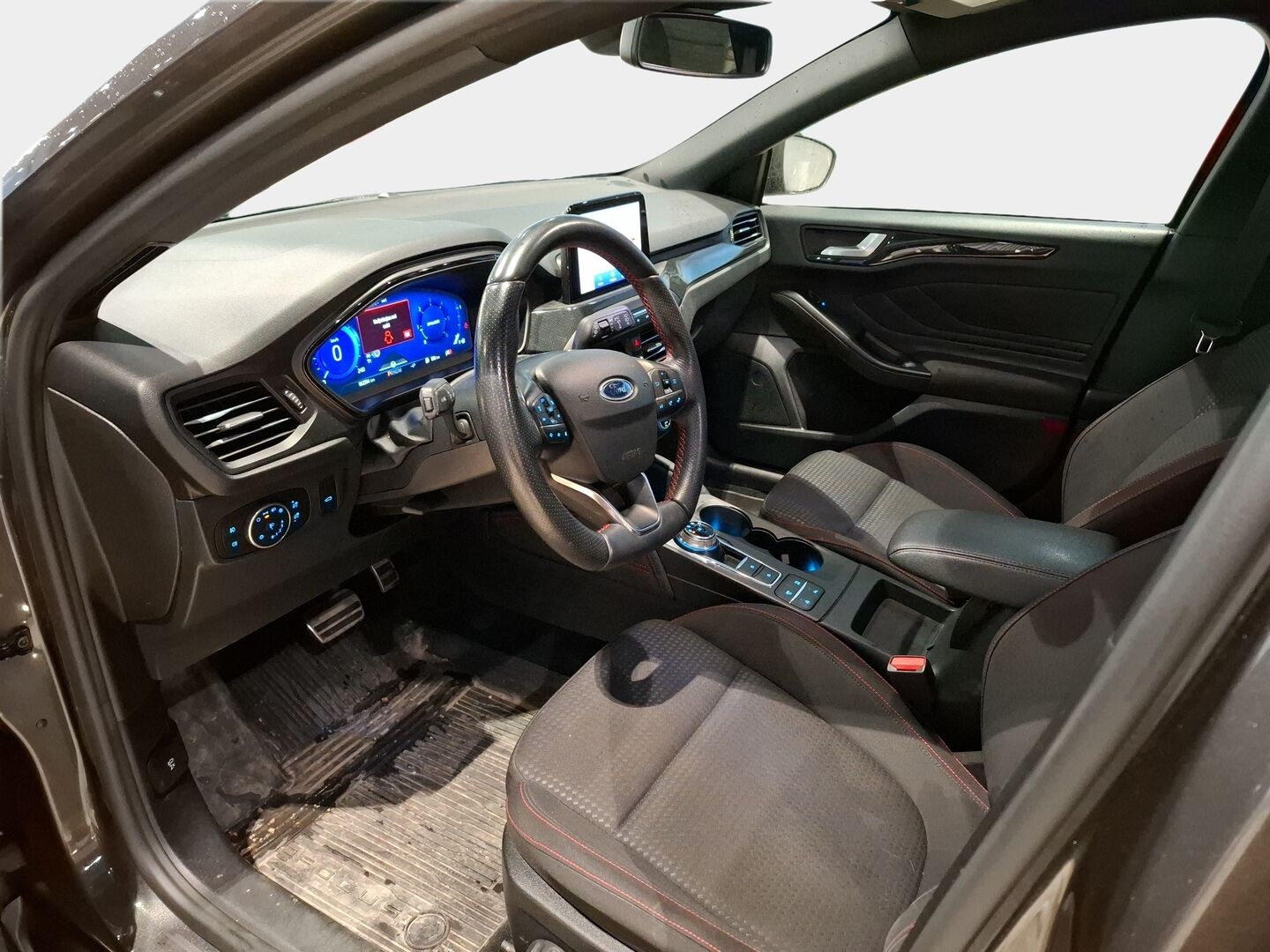 Ford Focus 2021 1,5 TDCi EcoBlue 120hv A8 ST-Line Wagon * Webasto / Adapt. vakkari / Lämmitettävä tuulilasi / P-kamera / Koukku / Kaistavahti - Suomi-auto / Kahdet renkaat omilla alumiinivanteilla / Hihna tehty 2025  / Juuri huollettu!