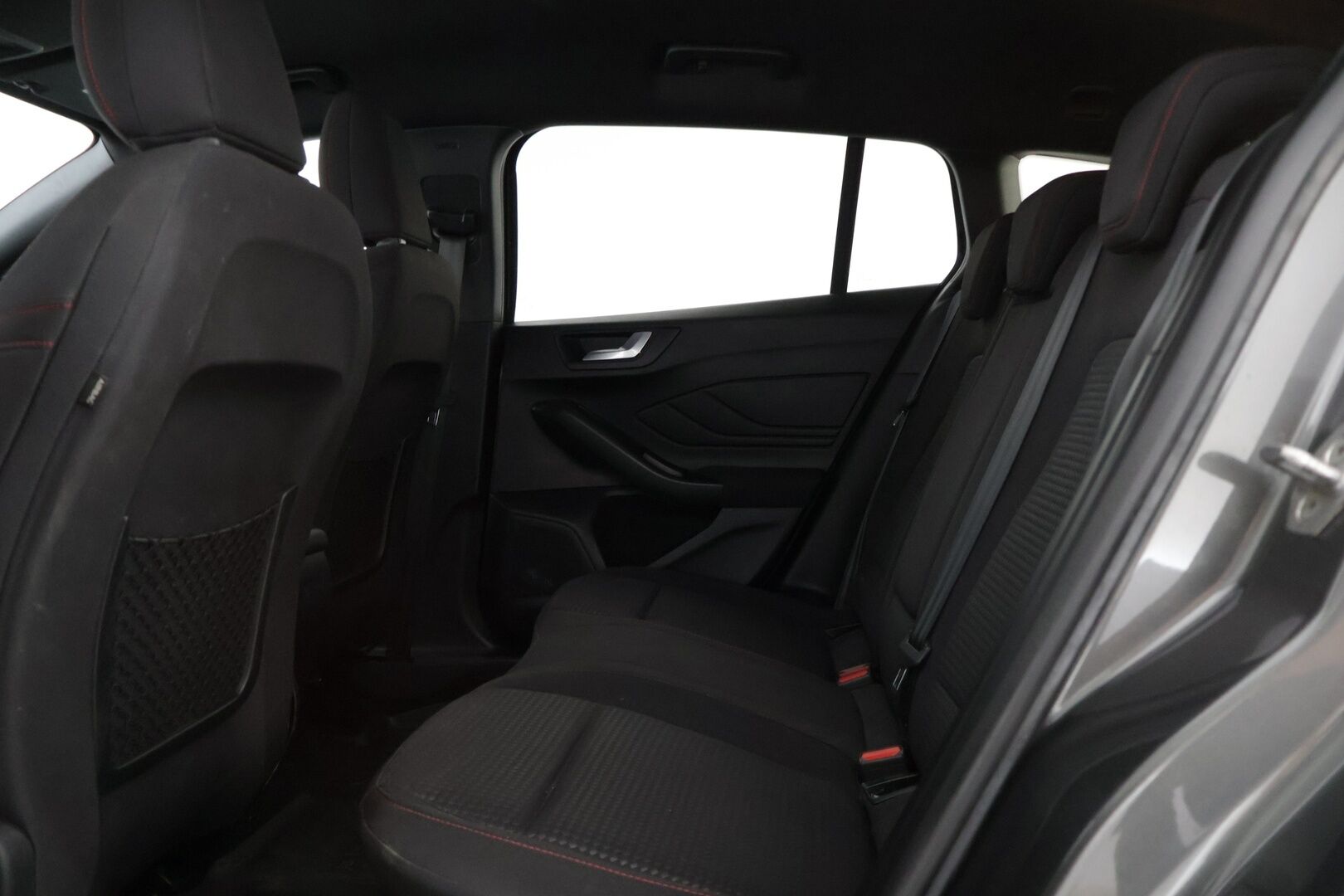 Ford Focus 2021 1,5 TDCi EcoBlue 120hv A8 ST-Line Wagon * Webasto / Adapt. vakkari / Lämmitettävä tuulilasi / P-kamera / AppleCarPlay * - * Suomi-auto / Merkkiliikkeen huoltokirja! / Kahdet renkaat omilla alumiinivanteilla! *