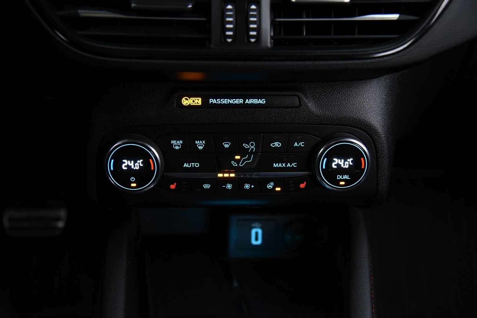 Ford Focus 2021 1,5 TDCi EcoBlue 120hv A8 ST-Line Wagon * Webasto / Adapt. vakkari / Lämmitettävä tuulilasi / P-kamera / Koukku / Kaistavahti - Suomi-auto / Kahdet renkaat omilla alumiinivanteilla / Hihna tehty 2025  / Juuri huollettu!