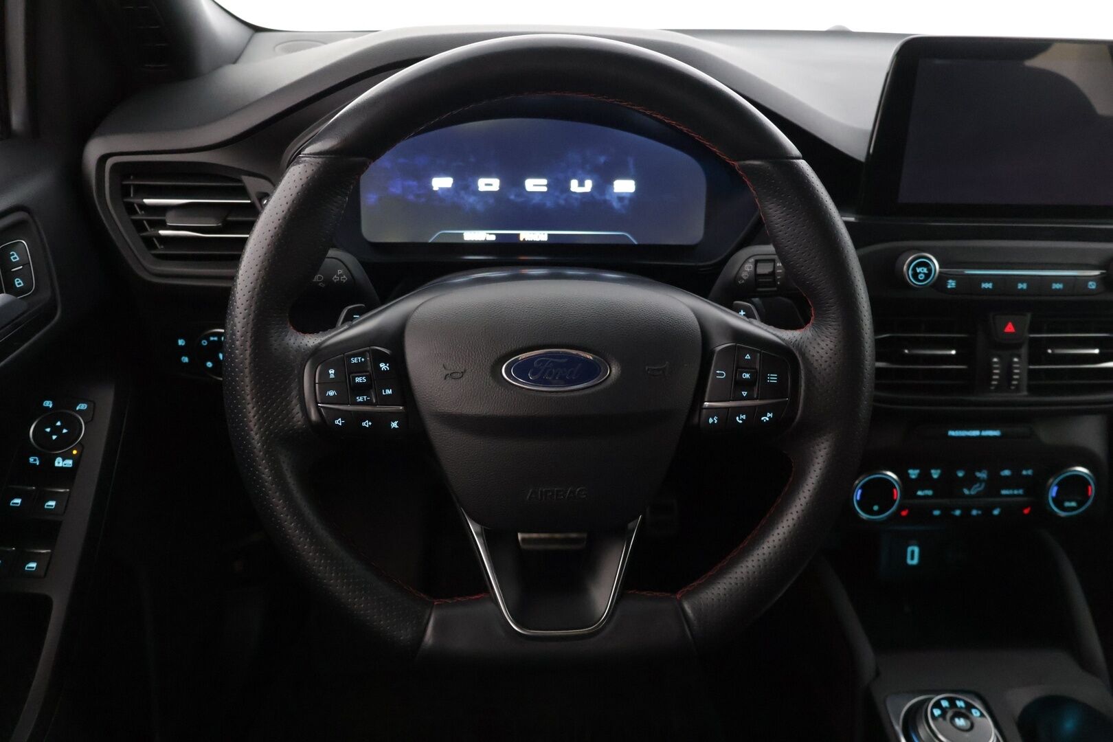 Ford Focus 2021 1,5 TDCi EcoBlue 120hv A8 ST-Line Wagon * Webasto / Adapt. vakkari / Lämmitettävä tuulilasi / P-kamera / AppleCarPlay * - * Suomi-auto / Merkkiliikkeen huoltokirja! / Kahdet renkaat omilla alumiinivanteilla! *