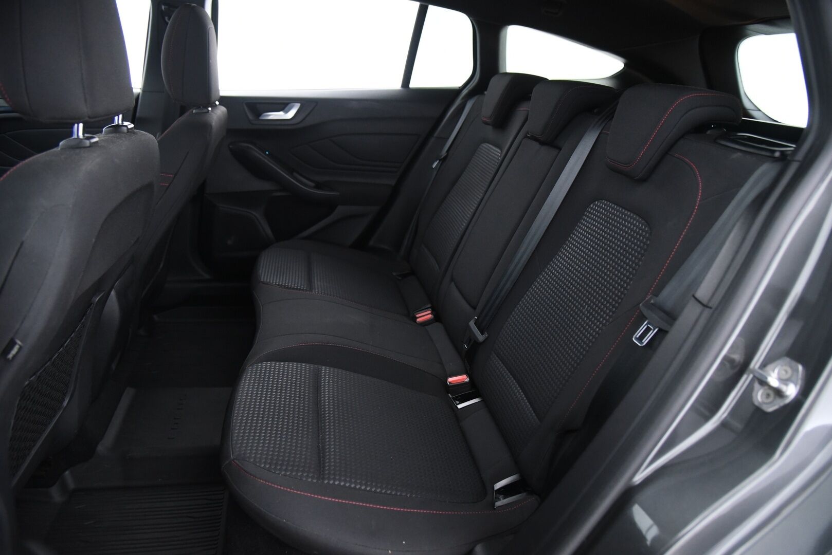 Ford Focus 2021 1,5 TDCi EcoBlue 120hv A8 ST-Line Wagon * Webasto / Adapt. vakkari / Lämmitettävä tuulilasi / P-kamera / Koukku / Kaistavahti - Suomi-auto / Kahdet renkaat omilla alumiinivanteilla / Hihna tehty 2025  / Juuri huollettu!