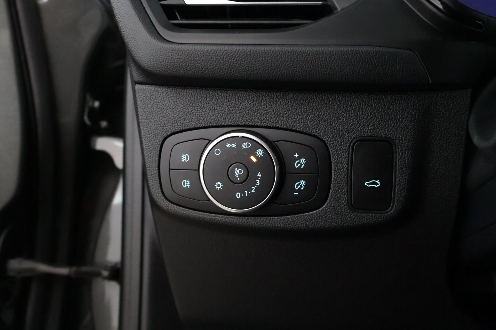 Ford Focus 2021 1,5 TDCi EcoBlue 120hv A8 ST-Line Wagon * Webasto / Adapt. vakkari / Lämmitettävä tuulilasi / P-kamera / AppleCarPlay * - * Suomi-auto / Merkkiliikkeen huoltokirja! / Kahdet renkaat omilla alumiinivanteilla! *