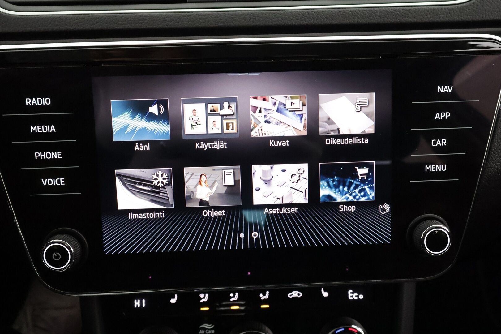 Skoda Superb 2021 Combi 1,4 TSI PHEV Style iV DSG * Webasto / Koukku / ACC / Matrix-LED / P.kamera / Canton / Navi / Muistipenkit * - 1-om Suomi-auto / 2x Latauskaapelit / ALV-Vähennyskelpoinen / Merkkihuollettu!