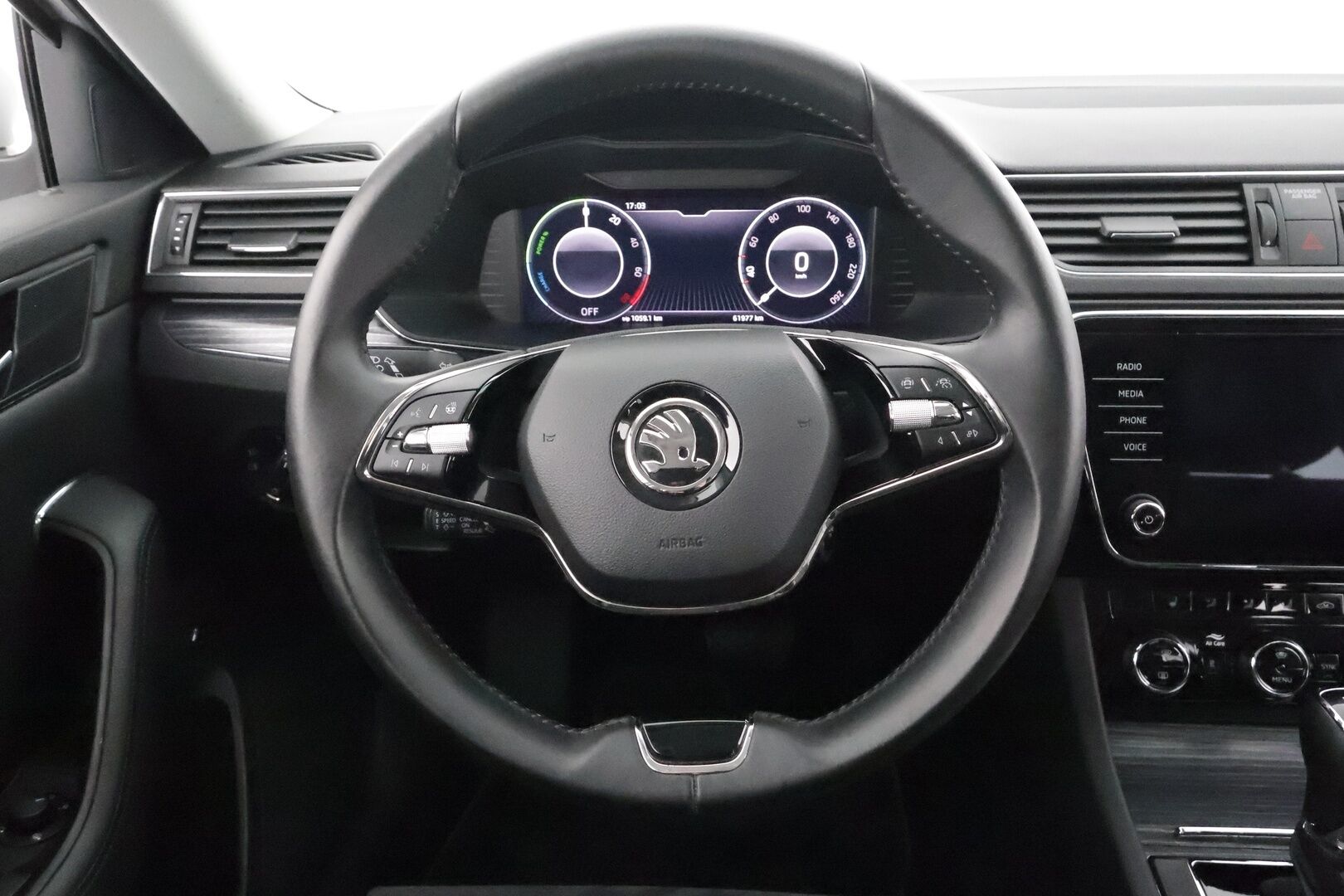 Skoda Superb 2021 Combi 1,4 TSI PHEV Style iV DSG * Webasto / Koukku / ACC / Matrix-LED / P.kamera / Canton / Navi / Muistipenkit * - 1-om Suomi-auto / 2x Latauskaapelit / ALV-Vähennyskelpoinen / Merkkihuollettu!