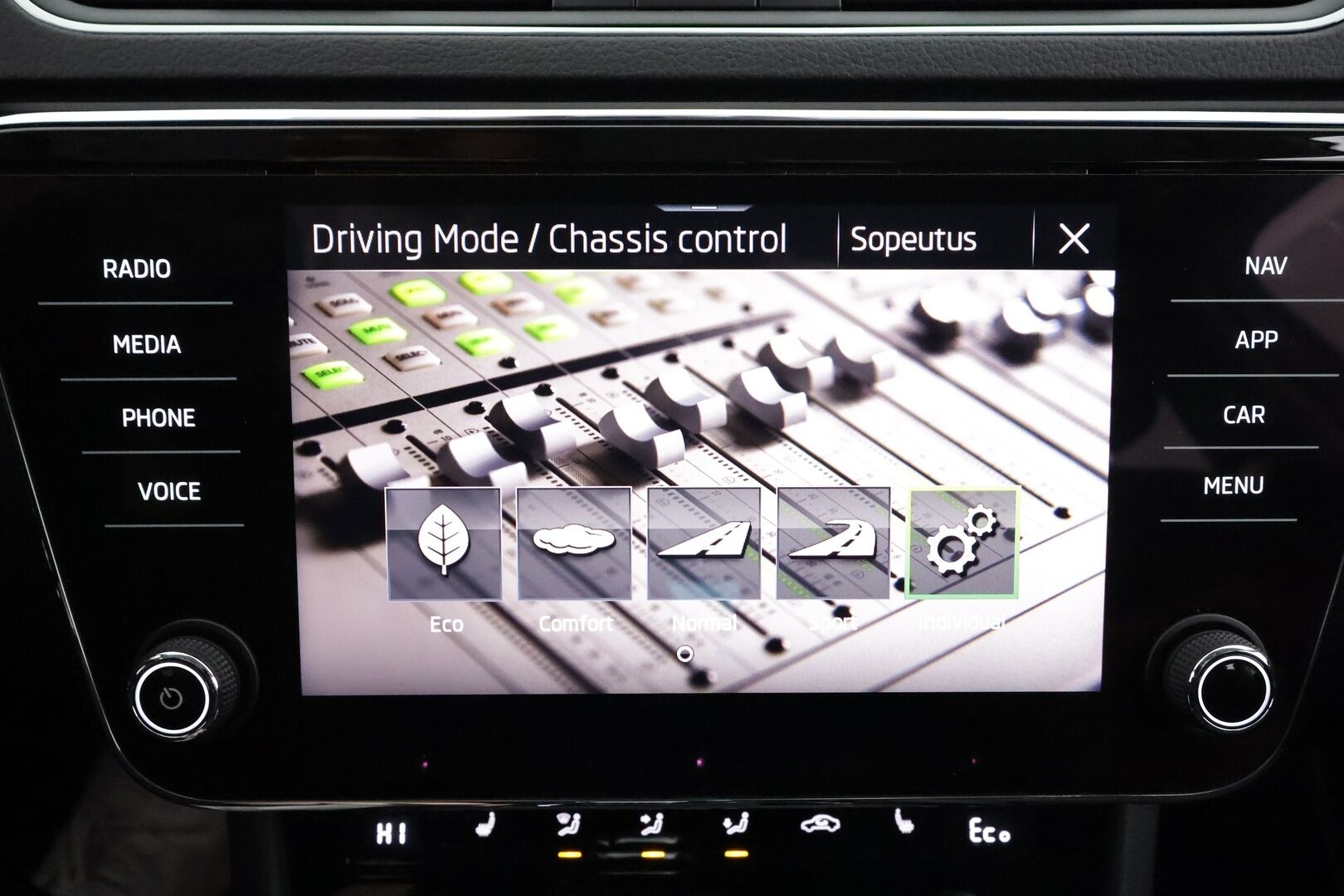 Skoda Superb 2021 Combi 1,4 TSI PHEV Style iV DSG * Webasto / Koukku / ACC / Matrix-LED / P.kamera / Canton / Navi / Muistipenkit * - 1-om Suomi-auto / 2x Latauskaapelit / ALV-Vähennyskelpoinen / Merkkihuollettu!