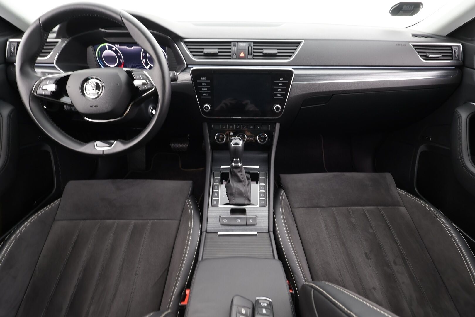 Skoda Superb 2021 Combi 1,4 TSI PHEV Style iV DSG * Webasto / Koukku / ACC / Matrix-LED / P.kamera / Canton / Navi / Muistipenkit * - 1-om Suomi-auto / 2x Latauskaapelit / ALV-Vähennyskelpoinen / Merkkihuollettu!