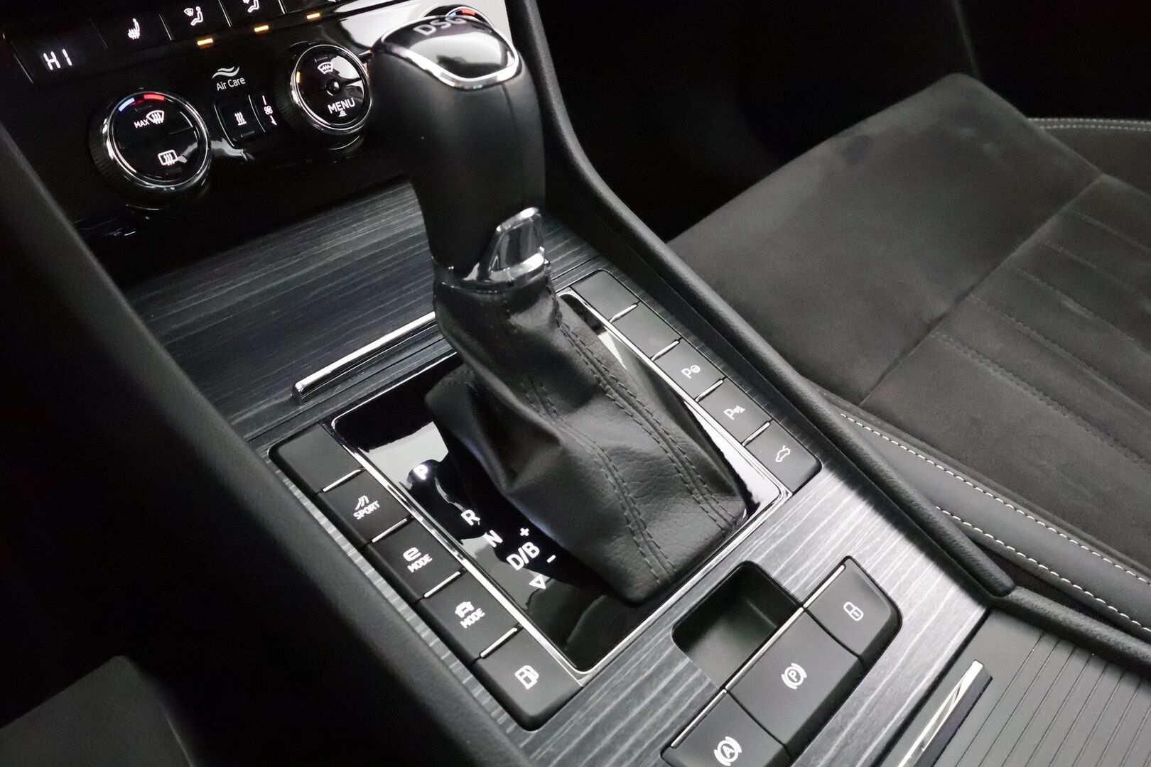 Skoda Superb 2021 Combi 1,4 TSI PHEV Style iV DSG * Webasto / Koukku / ACC / Matrix-LED / P.kamera / Canton / Navi / Muistipenkit * - 1-om Suomi-auto / 2x Latauskaapelit / ALV-Vähennyskelpoinen / Merkkihuollettu!