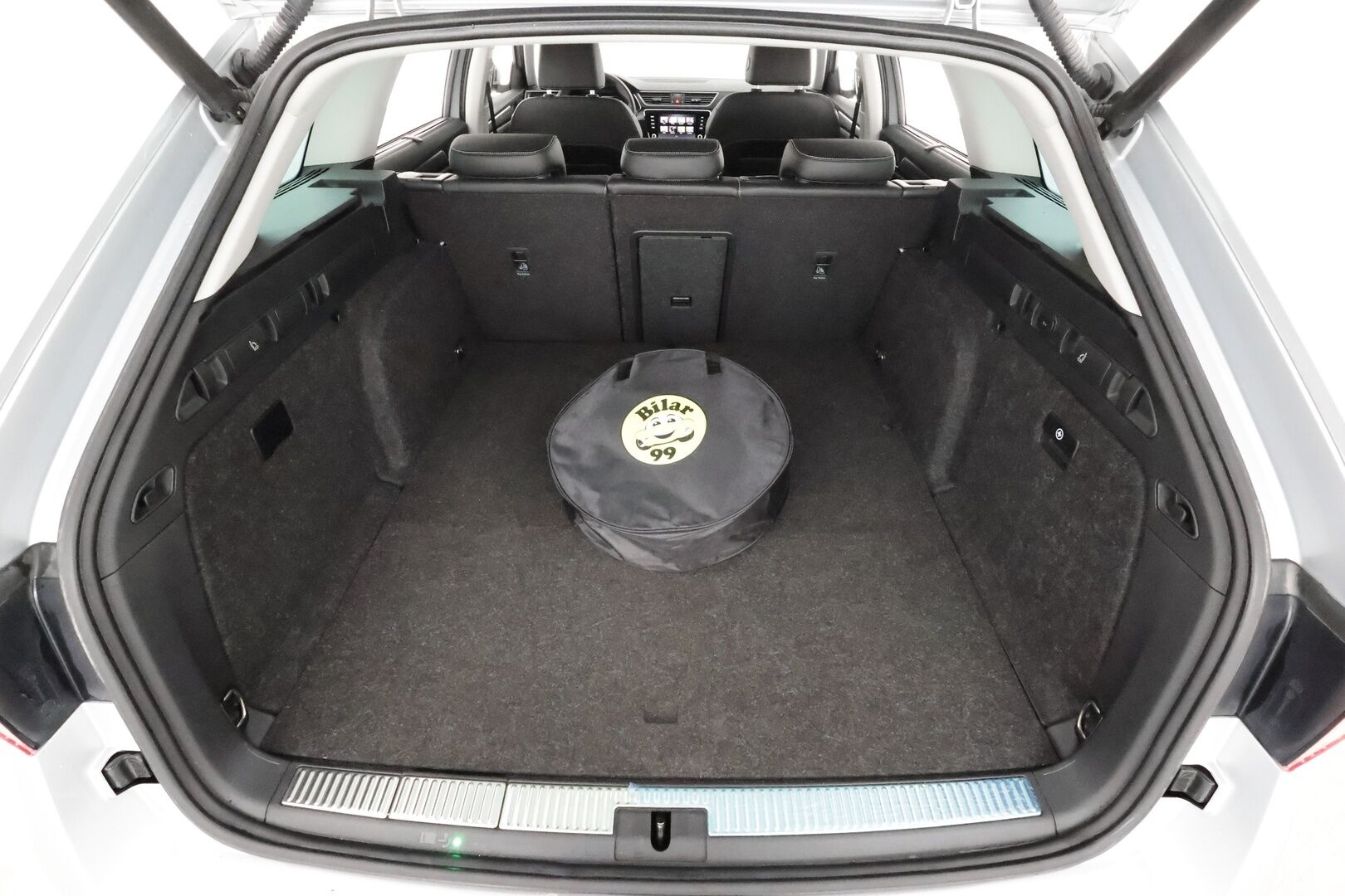 Skoda Superb 2021 Combi 1,4 TSI PHEV Style iV DSG * Webasto / Koukku / ACC / Matrix-LED / P.kamera / Canton / Navi / Muistipenkit * - 1-om Suomi-auto / 2x Latauskaapelit / ALV-Vähennyskelpoinen / Merkkihuollettu!