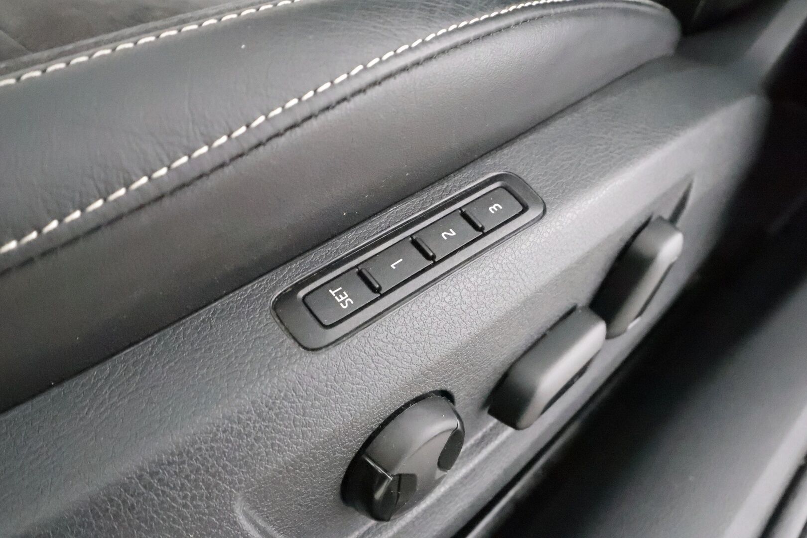 Skoda Superb 2021 Combi 1,4 TSI PHEV Style iV DSG * Webasto / Koukku / ACC / Matrix-LED / P.kamera / Canton / Navi / Muistipenkit * - 1-om Suomi-auto / 2x Latauskaapelit / ALV-Vähennyskelpoinen / Merkkihuollettu!