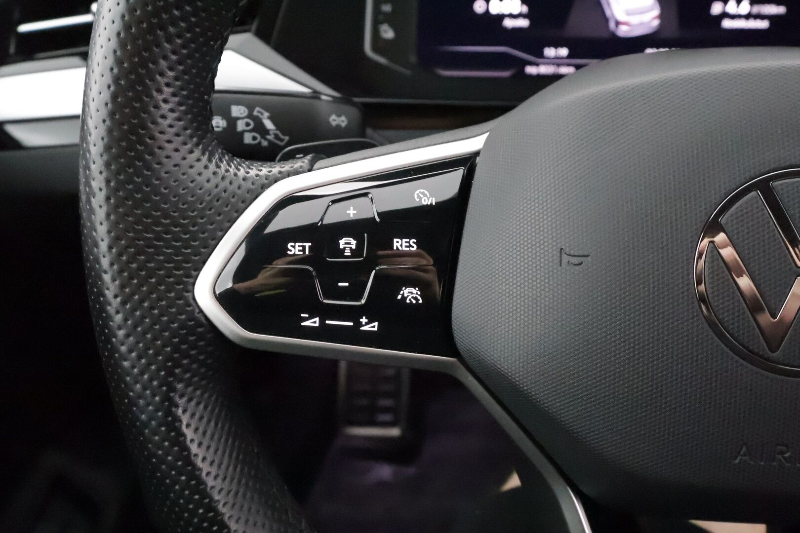 Volkswagen Arteon 2022 Shooting Brake R-Line eHybrid 160 kW DSG-automaatti - | ACC | Webasto | Koukku | Hierova ergocomfort Istuin | LED | P.Kamera | Puolinahat | Apple&Android | Kahdet Renkaat |