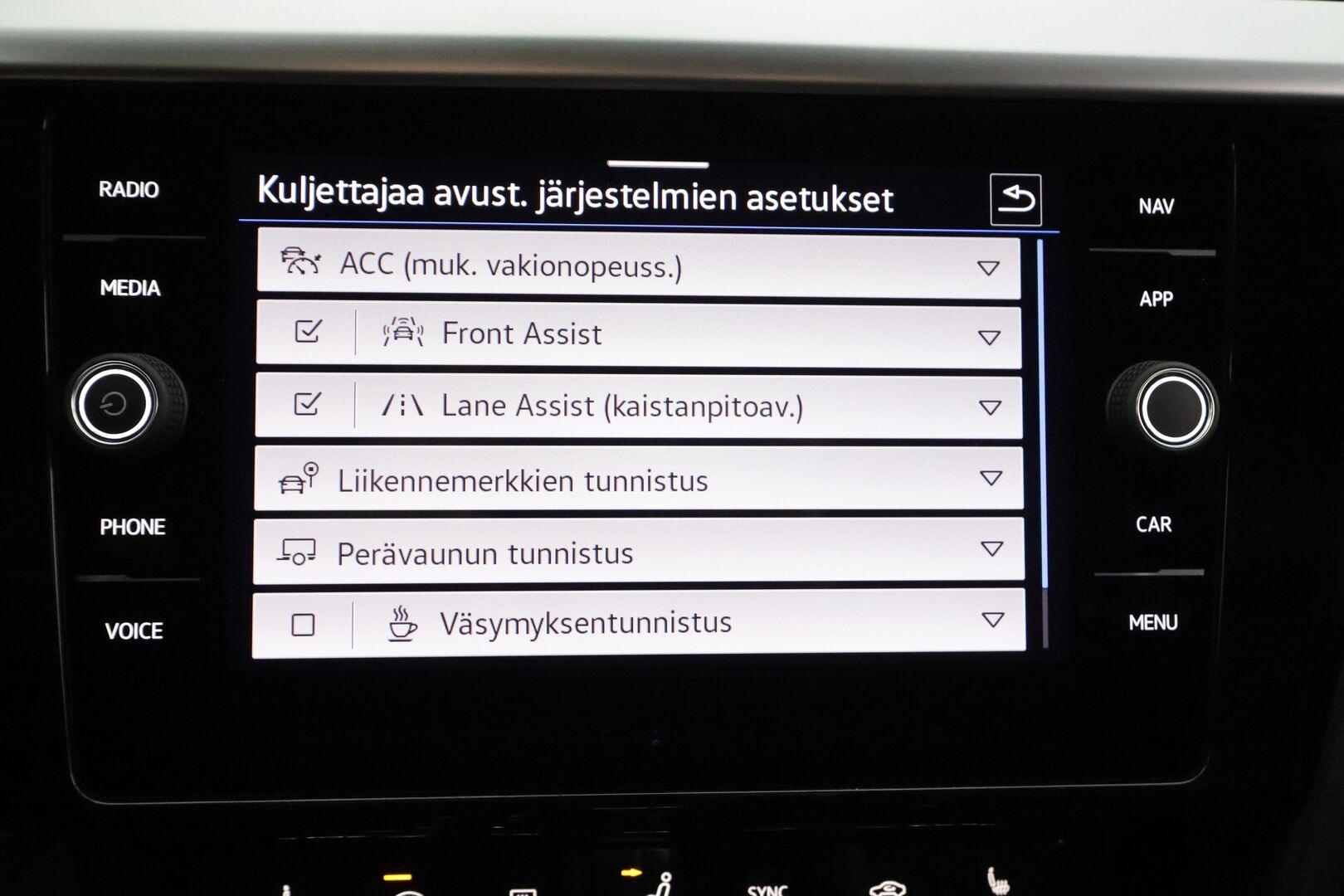 Volkswagen Arteon 2022 Shooting Brake R-Line eHybrid 160 kW DSG-automaatti - | ACC | Webasto | Koukku | Hierova ergocomfort Istuin | LED | P.Kamera | Puolinahat | Apple&Android | Kahdet Renkaat |