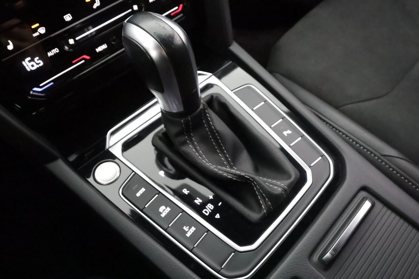 Volkswagen Arteon 2022 Shooting Brake R-Line eHybrid 160 kW DSG-automaatti - | ACC | Webasto | Koukku | Hierova ergocomfort Istuin | LED | P.Kamera | Puolinahat | Apple&Android | Kahdet Renkaat |