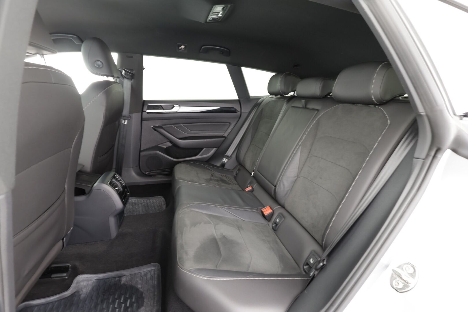 Volkswagen Arteon 2022 Shooting Brake R-Line eHybrid 160 kW DSG-automaatti - | ACC | Webasto | Koukku | Hierova ergocomfort Istuin | LED | P.Kamera | Puolinahat | Apple&Android | Kahdet Renkaat |