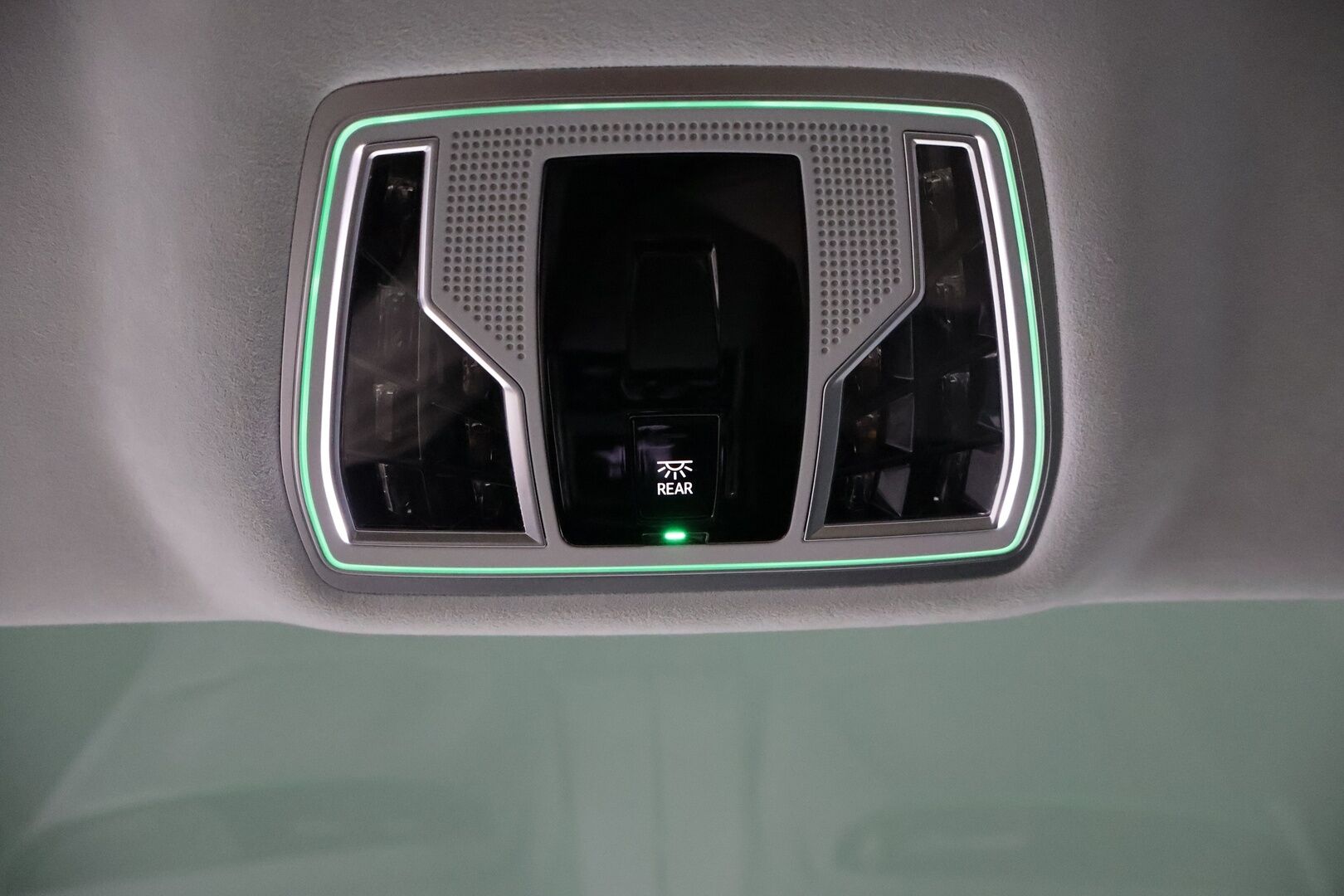 Audi A8 2021 Sedan Lang 60 TFSI e quattro tiptronic *Häikäsevät varusteet / HD Matrix LED+Laser / TV / Sähkösäätöiset etu- ja takaistuimet hieronnalla & ilmastoinnilla / HUD / Yönäkö / Panorama / Imuovet* - 3,99% KORKOTARJOUS TÄHÄN AUTOON 21.9. ASTI - *Akku kuntotarkistettu! / 1-omisteinen Suomi-auto! / Todella hieno yksilö!*