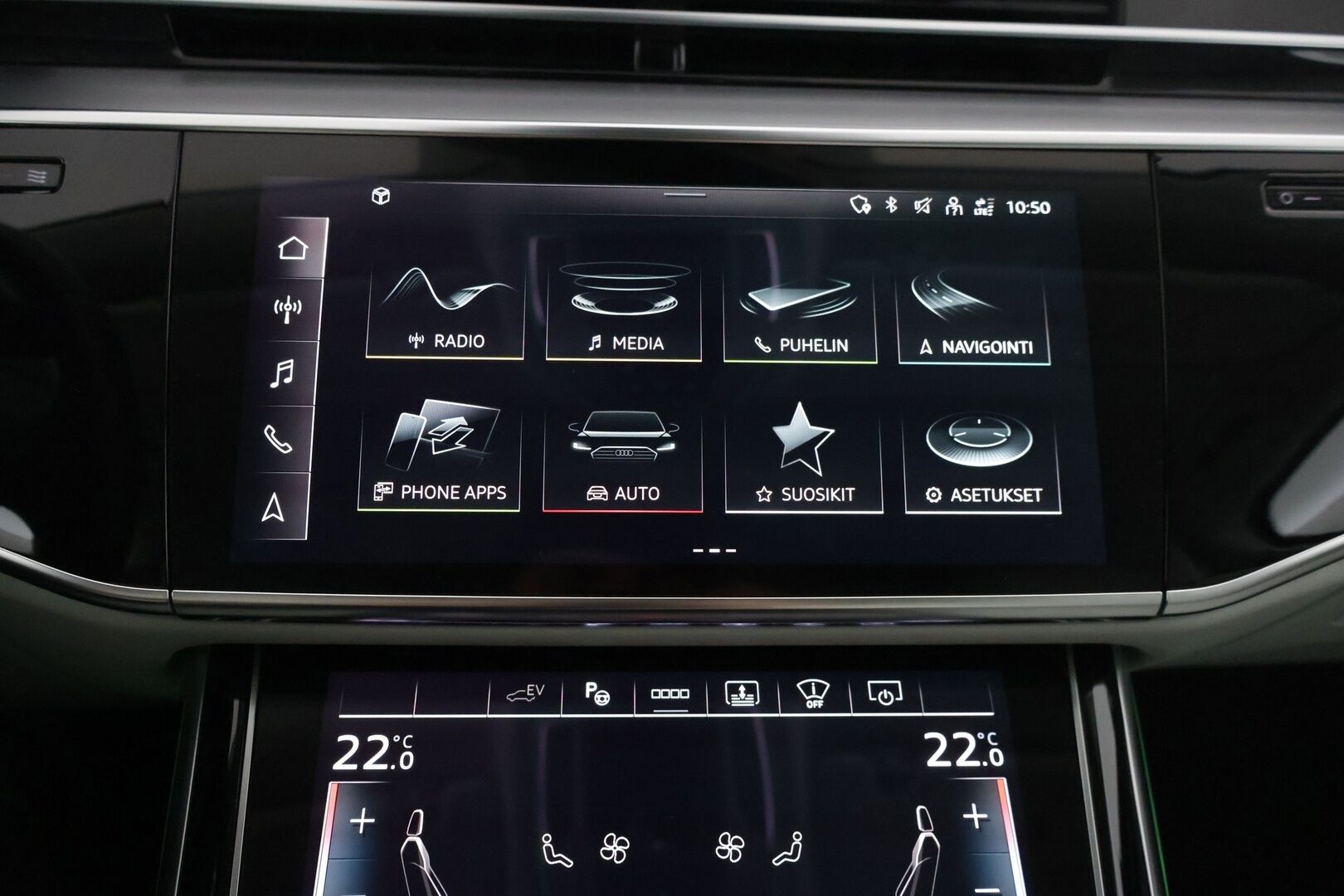 Audi A8 2021 Sedan Lang 60 TFSI e quattro tiptronic *Häikäsevät varusteet / HD Matrix LED+Laser / TV / Sähkösäätöiset etu- ja takaistuimet hieronnalla & ilmastoinnilla / HUD / Yönäkö / Panorama / Imuovet* - 3,99% KORKOTARJOUS TÄHÄN AUTOON 21.9. ASTI - *Akku kuntotarkistettu! / 1-omisteinen Suomi-auto! / Todella hieno yksilö!*