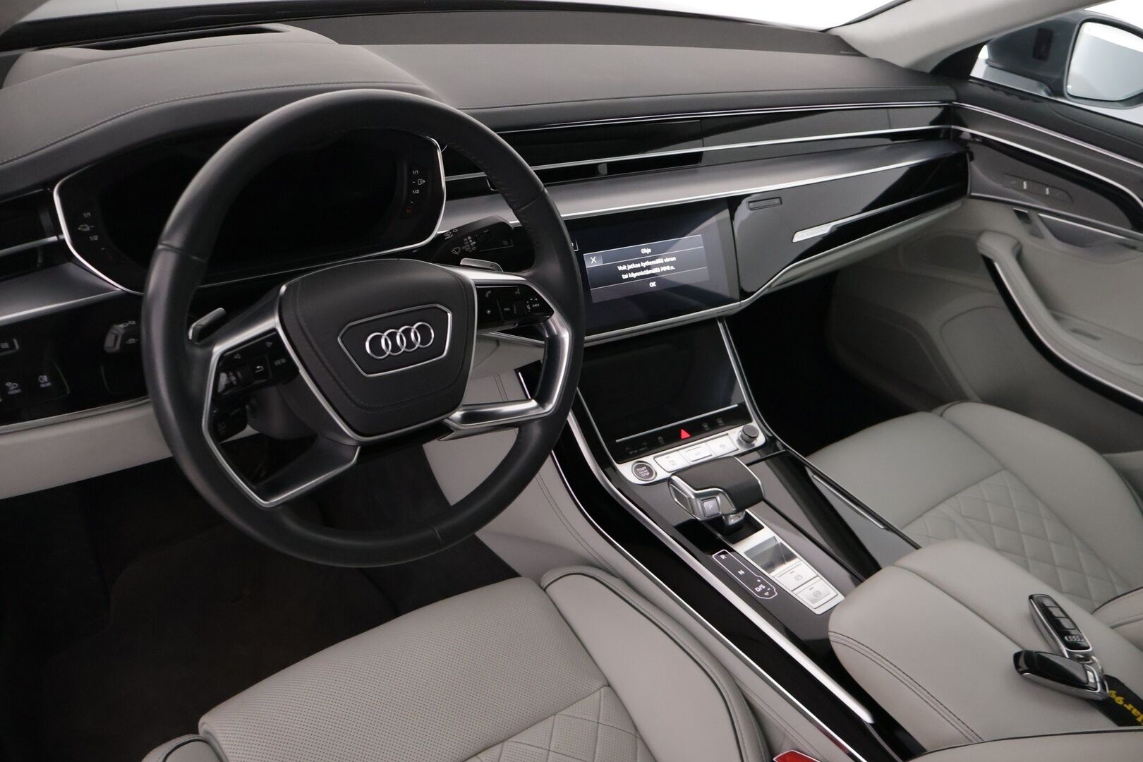 Audi A8 2021 Sedan Lang 60 TFSI e quattro tiptronic *Häikäsevät varusteet / HD Matrix LED+Laser / TV / Sähkösäätöiset etu- ja takaistuimet hieronnalla & ilmastoinnilla / HUD / Yönäkö / Panorama / Imuovet* - 3,99% KORKOTARJOUS TÄHÄN AUTOON 21.9. ASTI - *Akku kuntotarkistettu! / 1-omisteinen Suomi-auto! / Todella hieno yksilö!*
