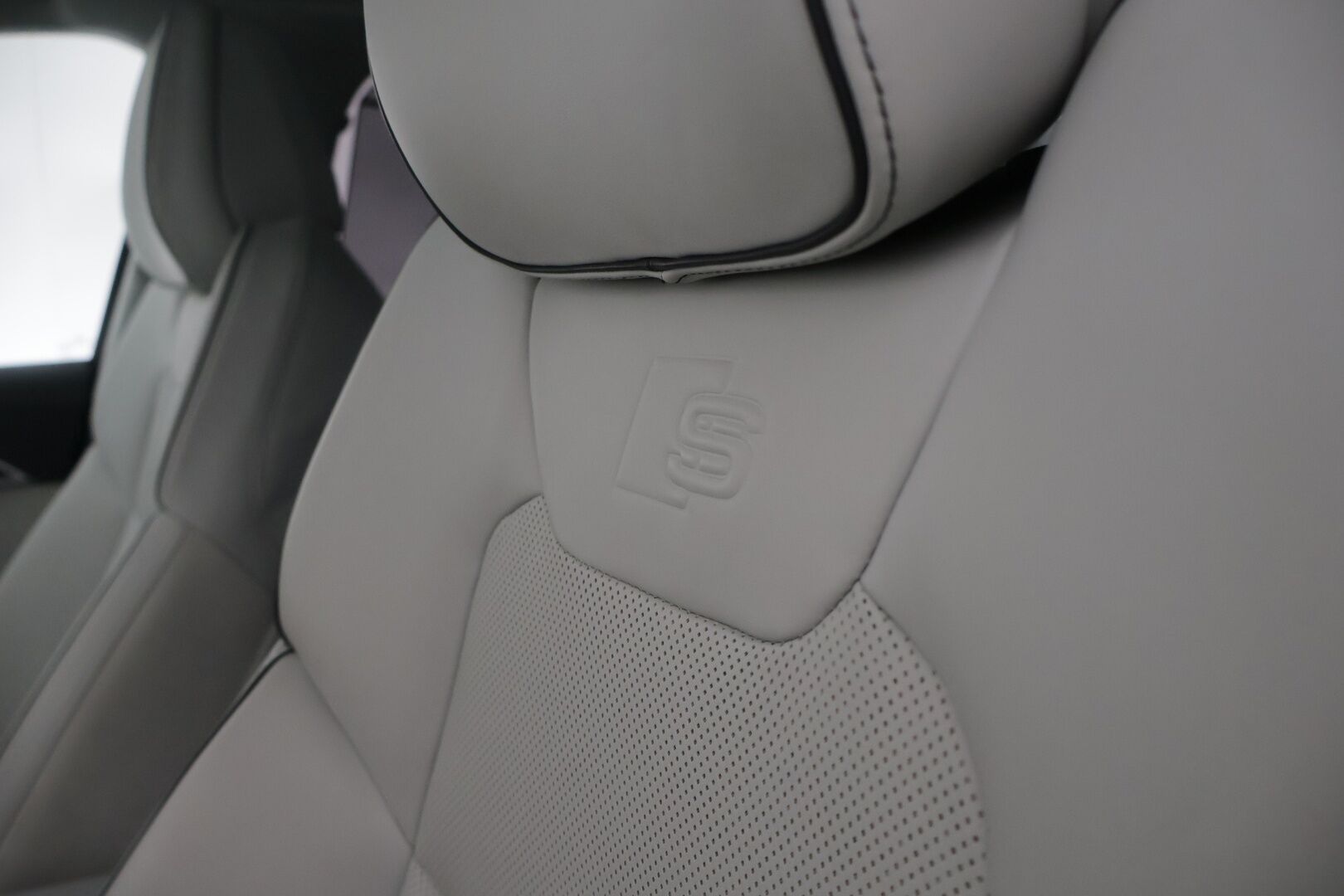 Audi A8 2021 Sedan Lang 60 TFSI e quattro tiptronic *Häikäsevät varusteet / HD Matrix LED+Laser / TV / Sähkösäätöiset etu- ja takaistuimet hieronnalla & ilmastoinnilla / HUD / Yönäkö / Panorama / Imuovet* - 3,99% KORKOTARJOUS TÄHÄN AUTOON 21.9. ASTI - *Akku kuntotarkistettu! / 1-omisteinen Suomi-auto! / Todella hieno yksilö!*