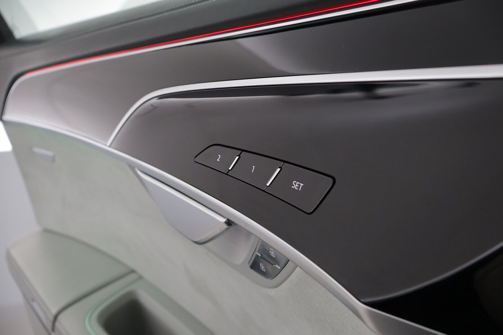 Audi A8 2021 Sedan Lang 60 TFSI e quattro tiptronic *Häikäsevät varusteet / HD Matrix LED+Laser / TV / Sähkösäätöiset etu- ja takaistuimet hieronnalla & ilmastoinnilla / HUD / Yönäkö / Panorama / Imuovet* - 3,99% KORKOTARJOUS TÄHÄN AUTOON 21.9. ASTI - *Akku kuntotarkistettu! / 1-omisteinen Suomi-auto! / Todella hieno yksilö!*