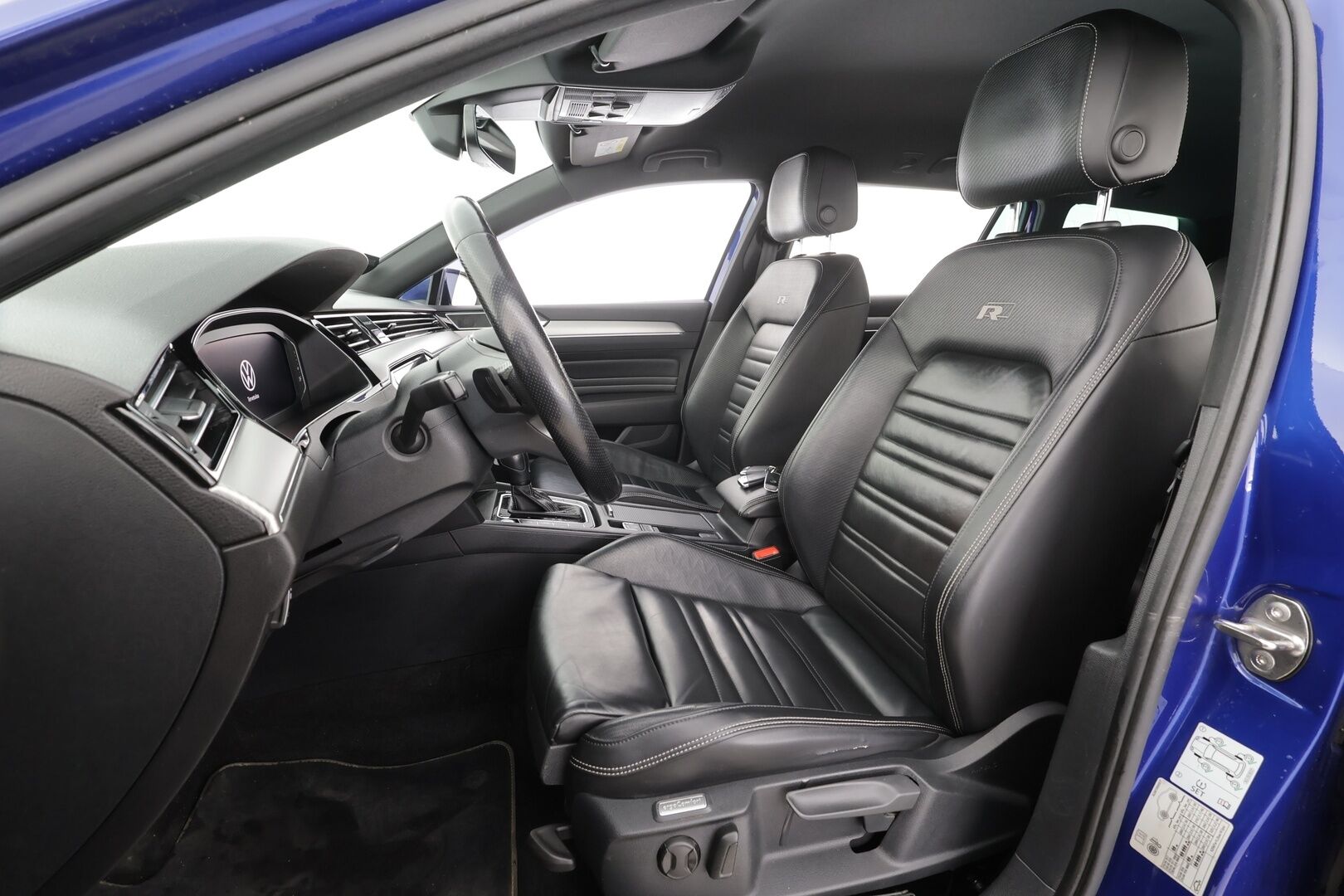 Volkswagen Passat 2021 Variant R-Line 2,0 TDI EVO SCR 110 kW DSG * ACC / Webasto / Matrix LED / Koukku / Sporttinahat / Keyless * - 1.Om Suomi-auto / Kahdet renkaat