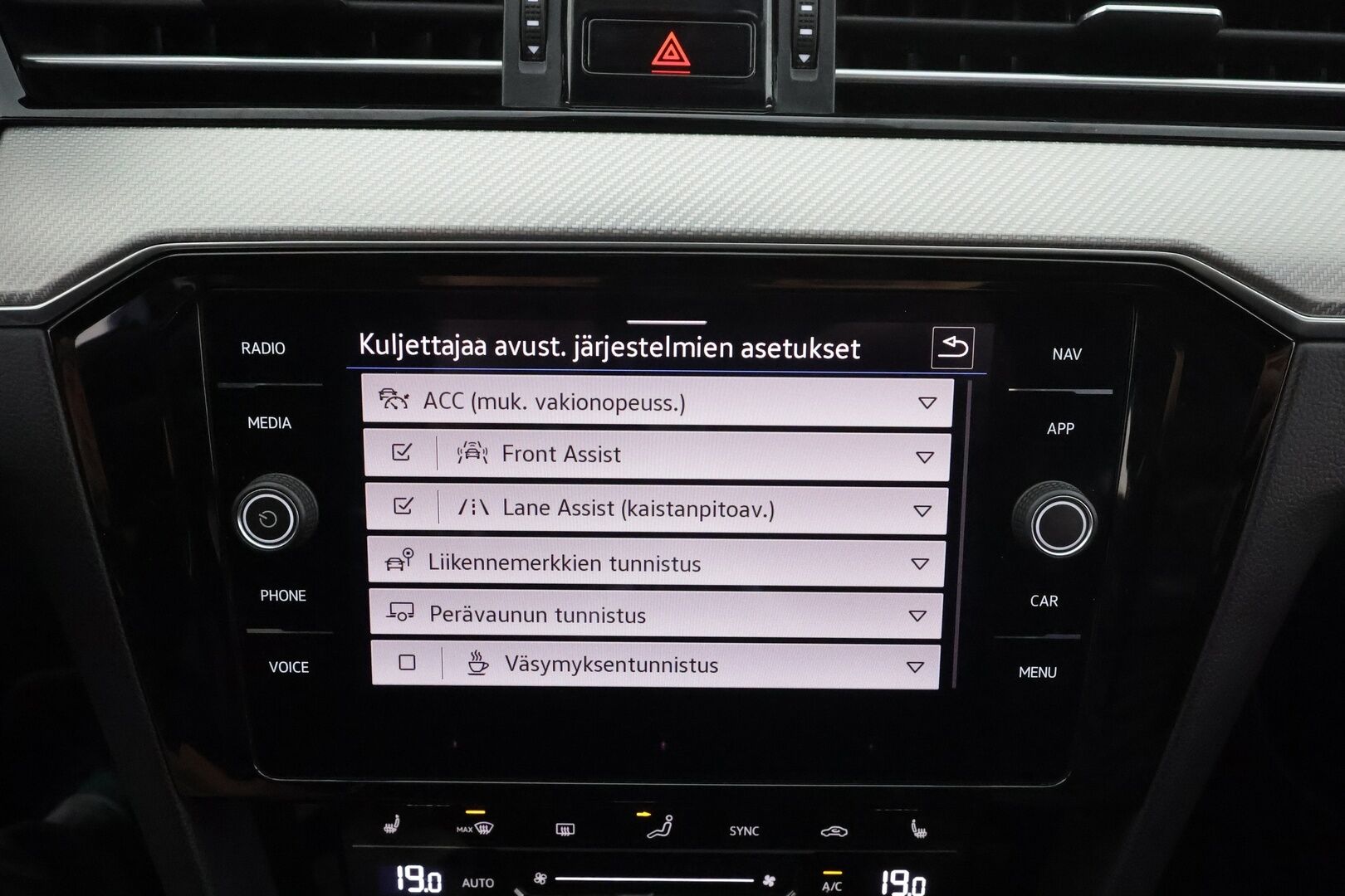 Volkswagen Passat 2021 Variant R-Line 2,0 TDI EVO SCR 110 kW DSG * ACC / Webasto / Matrix LED / Koukku / Sporttinahat / Keyless * - 1.Om Suomi-auto / Kahdet renkaat