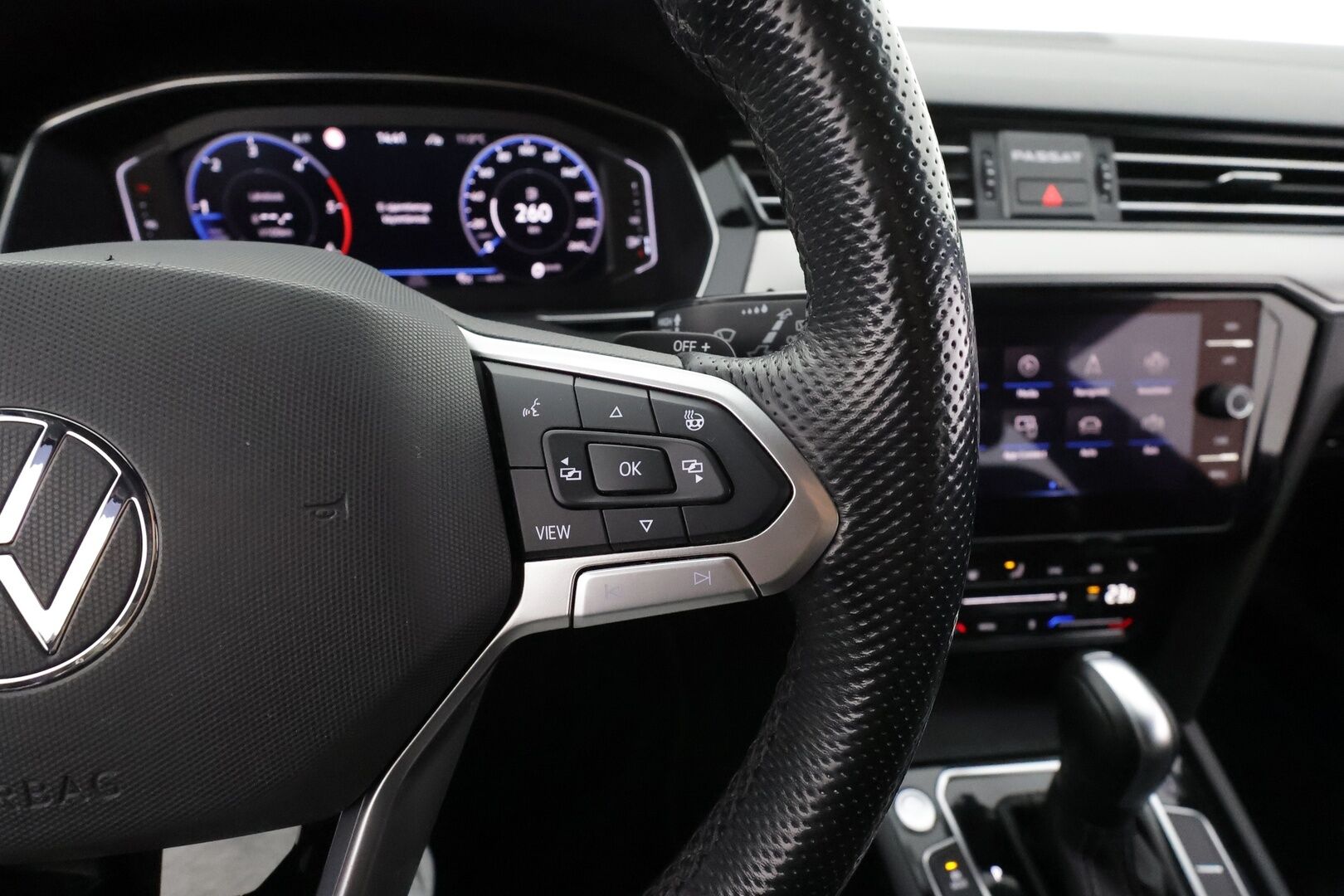 Volkswagen Passat 2021 Variant R-Line 2,0 TDI EVO SCR 110 kW DSG * ACC / Webasto / Matrix LED / Koukku / Sporttinahat / Keyless * - 1.Om Suomi-auto / Kahdet renkaat