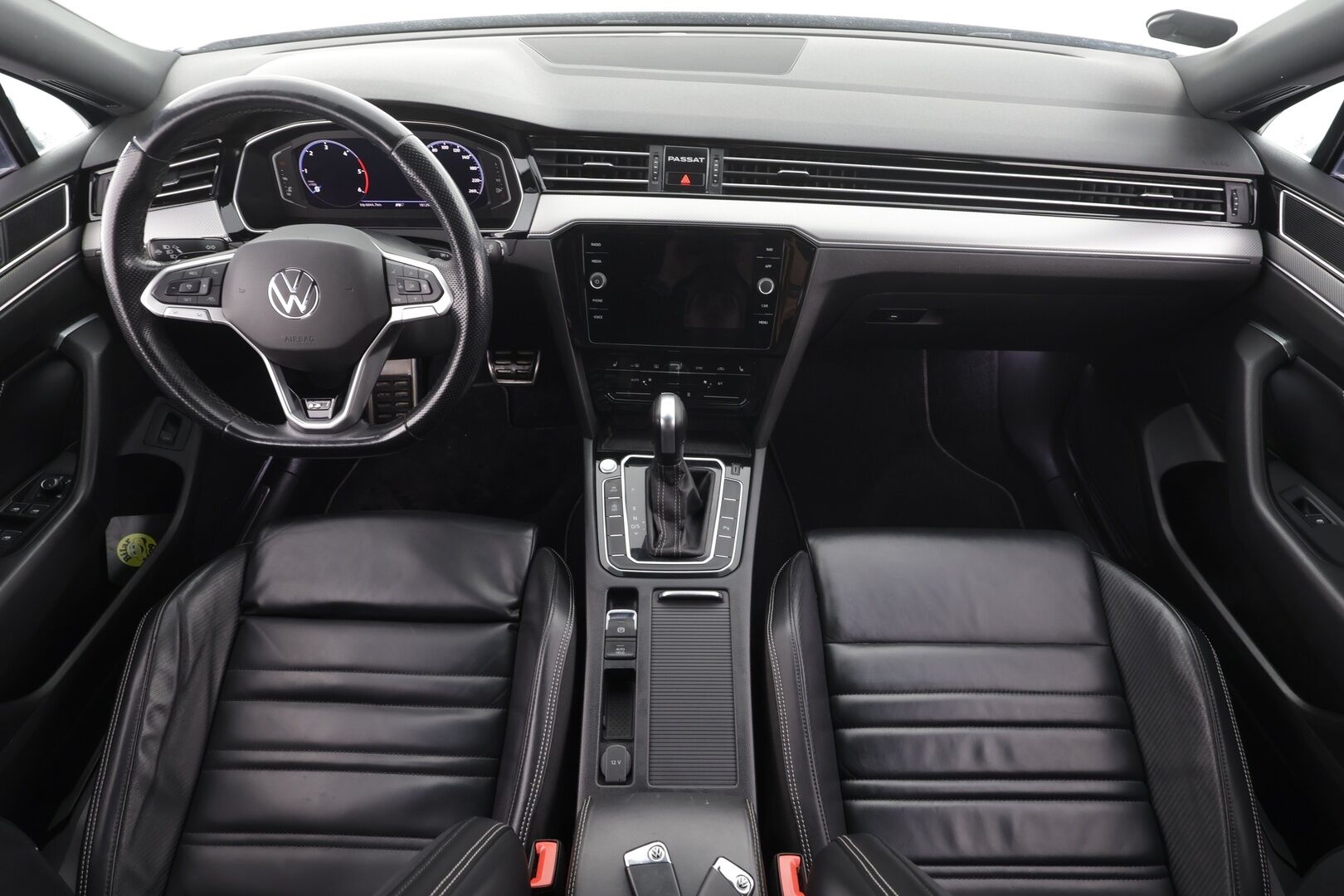 Volkswagen Passat 2021 Variant R-Line 2,0 TDI EVO SCR 110 kW DSG * ACC / Webasto / Matrix LED / Koukku / Sporttinahat / Keyless * - 1.Om Suomi-auto / Kahdet renkaat