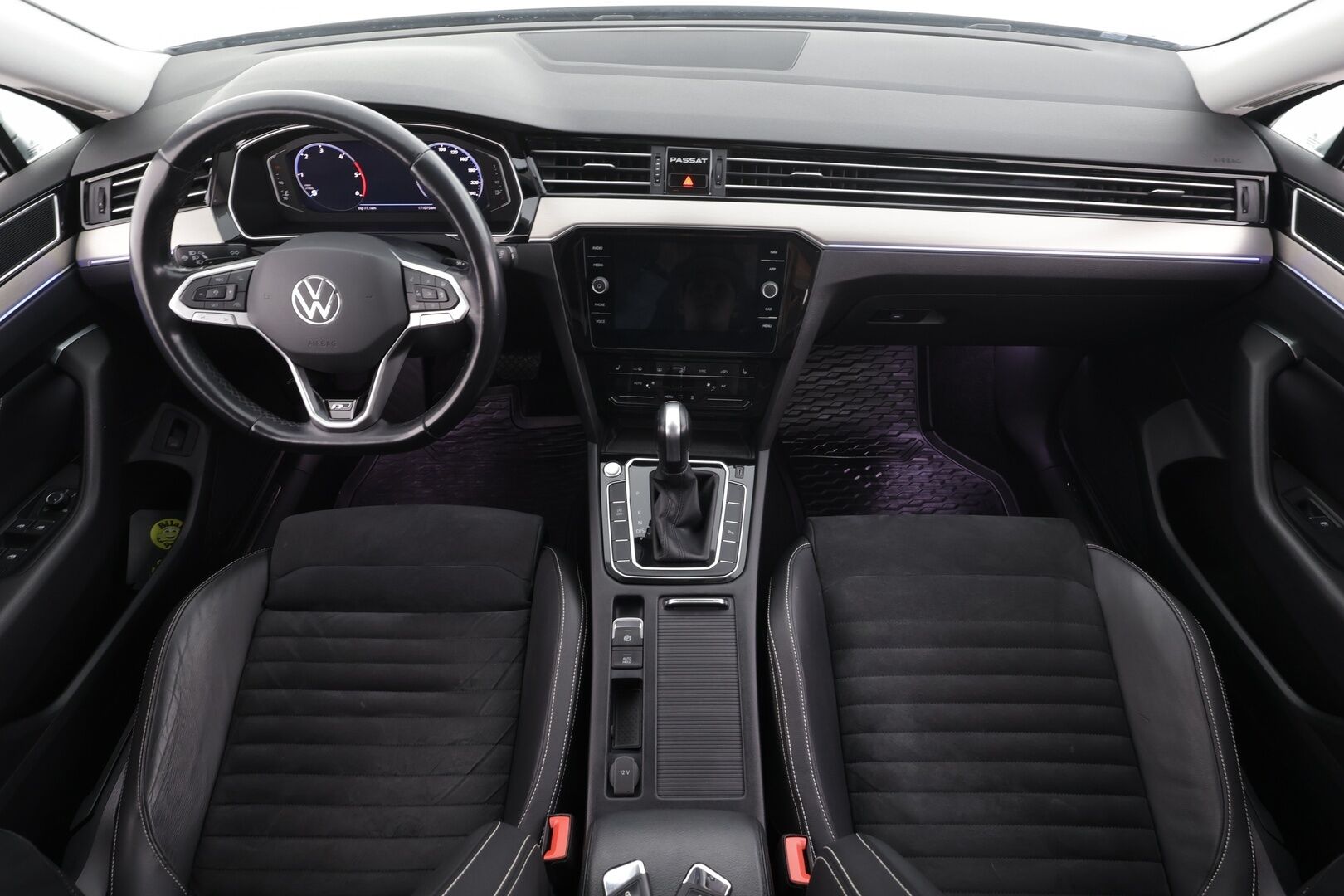 Volkswagen Passat 2021 Variant R-Line 2,0 TDI EVO SCR 110 kW DSG *ACC / Webasto / Matrix-LED / P.Kamera / Keyless / Apple & Android * - 1.Om Suomi-auto / Merkkihuollettu / Kahdet Renkaat