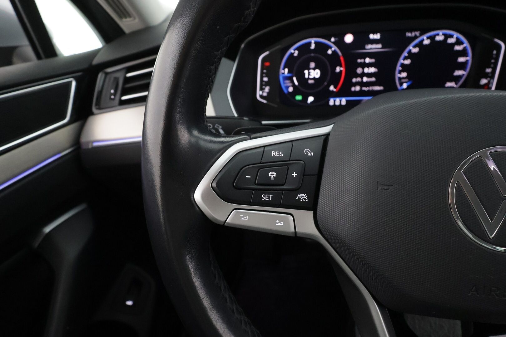 Volkswagen Passat 2021 Variant R-Line 2,0 TDI EVO SCR 110 kW DSG *ACC / Webasto / Matrix-LED / P.Kamera / Keyless / Apple & Android * - 1.Om Suomi-auto / Merkkihuollettu / Kahdet Renkaat