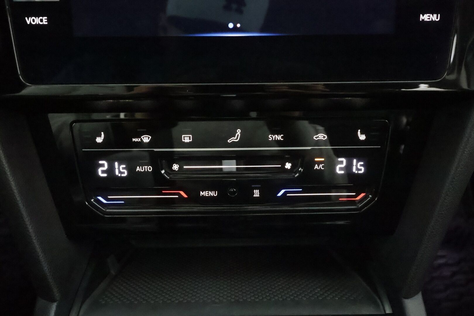 Volkswagen Passat 2021 Variant R-Line 2,0 TDI EVO SCR 110 kW DSG *ACC / Webasto / Matrix-LED / P.Kamera / Keyless / Apple & Android * - 1.Om Suomi-auto / Merkkihuollettu / Kahdet Renkaat