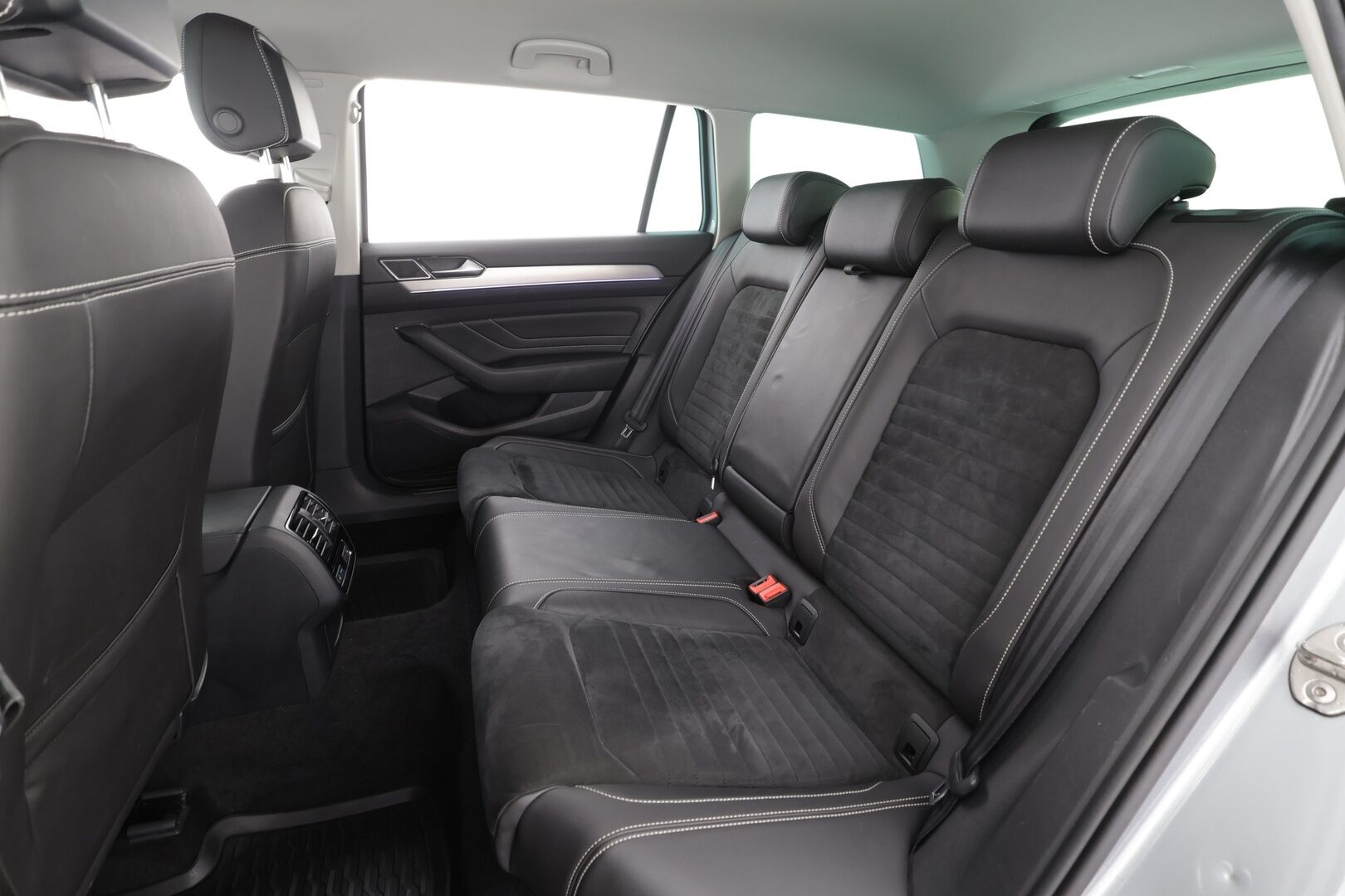 Volkswagen Passat 2021 Variant R-Line 2,0 TDI EVO SCR 110 kW DSG *ACC / Webasto / Matrix-LED / P.Kamera / Keyless / Apple & Android * - 1.Om Suomi-auto / Merkkihuollettu / Kahdet Renkaat