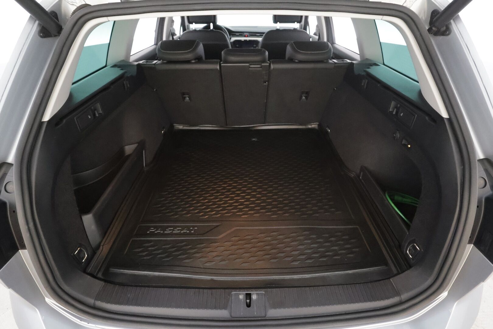 Volkswagen Passat 2021 Variant R-Line 2,0 TDI EVO SCR 110 kW DSG *ACC / Webasto / Matrix-LED / P.Kamera / Keyless / Apple & Android * - 1.Om Suomi-auto / Merkkihuollettu / Kahdet Renkaat