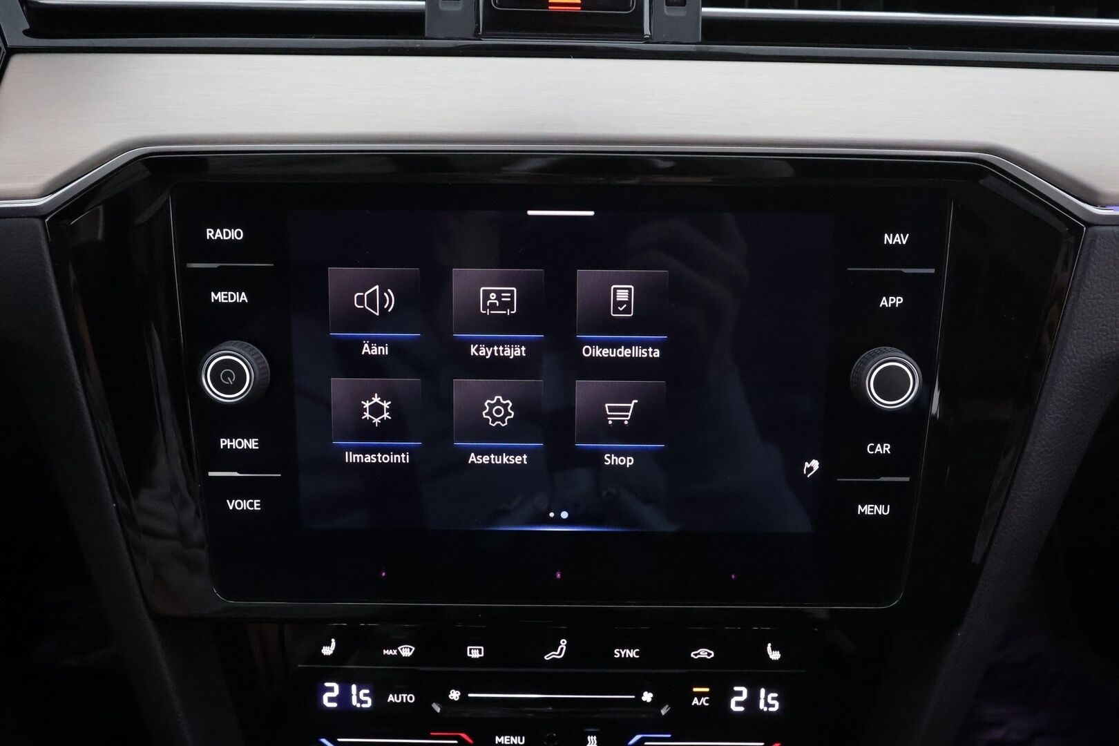 Volkswagen Passat 2021 Variant R-Line 2,0 TDI EVO SCR 110 kW DSG *ACC / Webasto / Matrix-LED / P.Kamera / Keyless / Apple & Android * - 1.Om Suomi-auto / Merkkihuollettu / Kahdet Renkaat