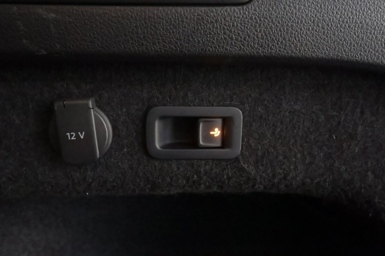 Volkswagen Passat 2021 Variant R-Line 2,0 TDI EVO SCR 110 kW DSG *ACC / Webasto / Matrix-LED / P.Kamera / Keyless / Apple & Android * - 1.Om Suomi-auto / Merkkihuollettu / Kahdet Renkaat