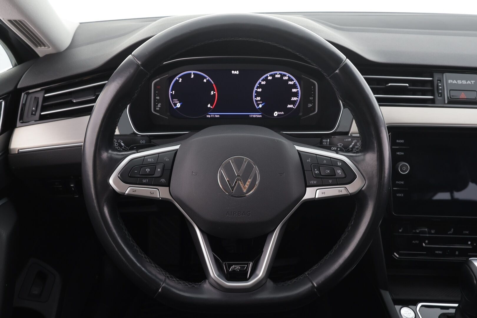 Volkswagen Passat 2021 Variant R-Line 2,0 TDI EVO SCR 110 kW DSG *ACC / Webasto / Matrix-LED / P.Kamera / Keyless / Apple & Android * - 1.Om Suomi-auto / Merkkihuollettu / Kahdet Renkaat