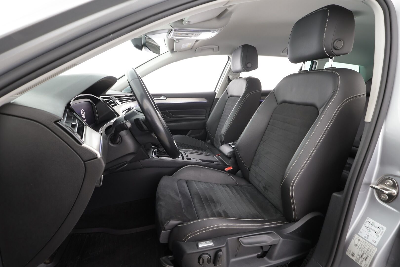 Volkswagen Passat 2021 Variant R-Line 2,0 TDI EVO SCR 110 kW DSG *ACC / Webasto / Matrix-LED / P.Kamera / Keyless / Apple & Android * - 1.Om Suomi-auto / Merkkihuollettu / Kahdet Renkaat