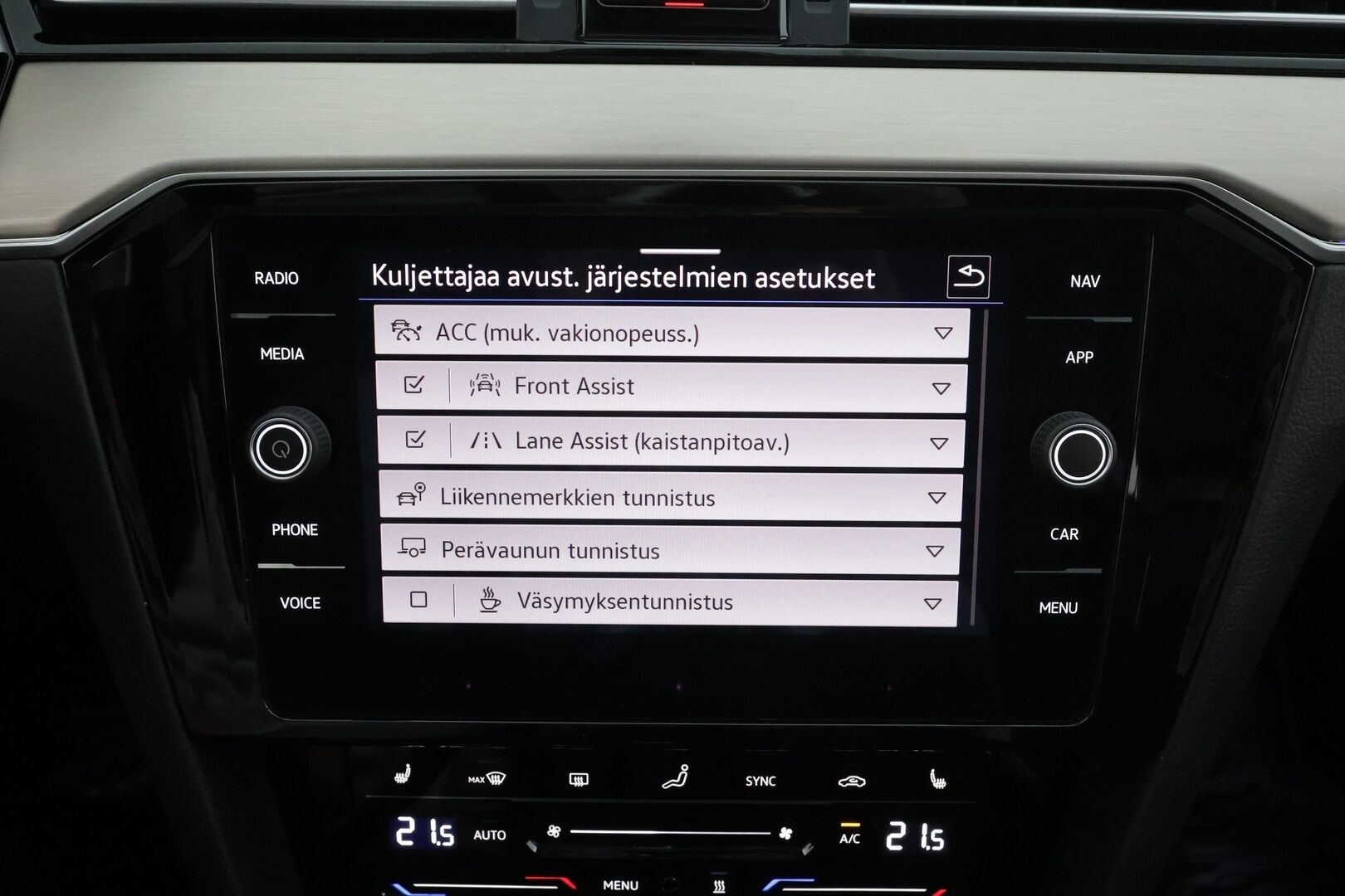 Volkswagen Passat 2021 Variant R-Line 2,0 TDI EVO SCR 110 kW DSG *ACC / Webasto / Matrix-LED / P.Kamera / Keyless / Apple & Android * - 1.Om Suomi-auto / Merkkihuollettu / Kahdet Renkaat
