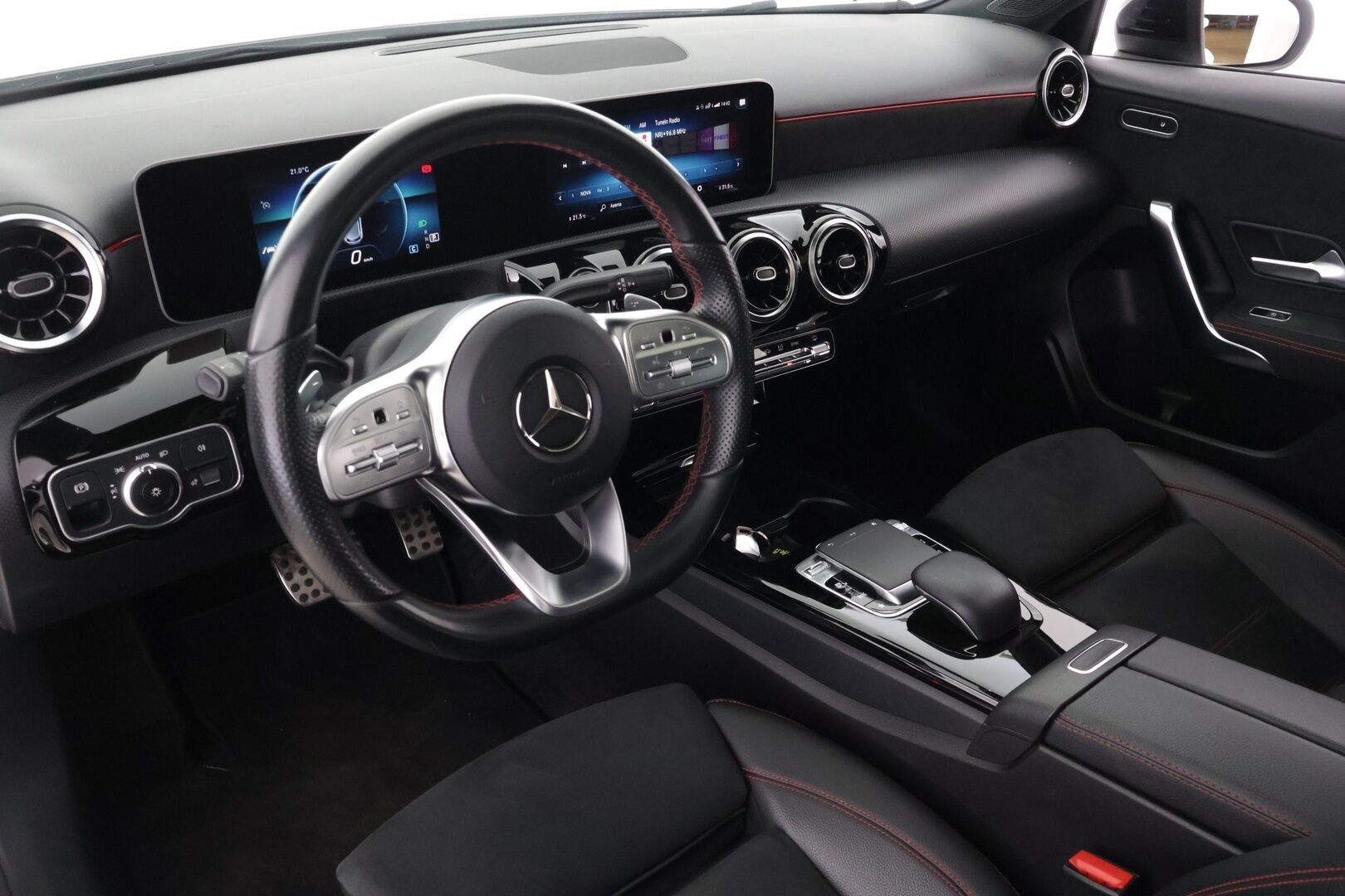 Mercedes-Benz A 2018 200 A Business AMG ** Panorma / Widescreen / P.kamera / LED / Navi ** - *Näyttävä / Hyvin pidetty / Huippu siisti!* - Osta nyt, maksa vasta ensi vuonna