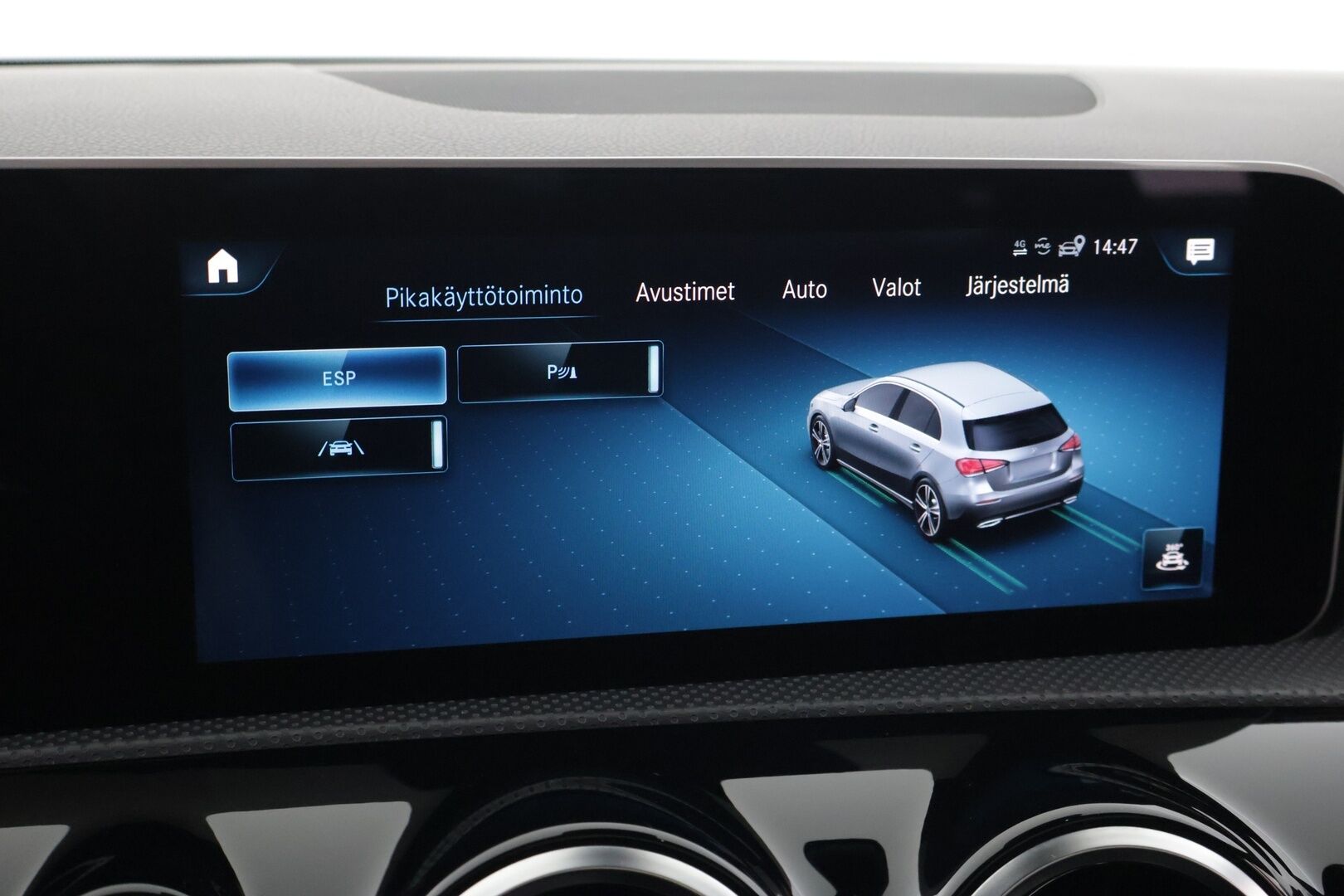 Mercedes-Benz A 2018 200 A Business AMG / P.Kamera  / Widescreen / Panorama / LED / Navi / - *Näyttävä / Hyvin pidetty / Huippu siisti!*