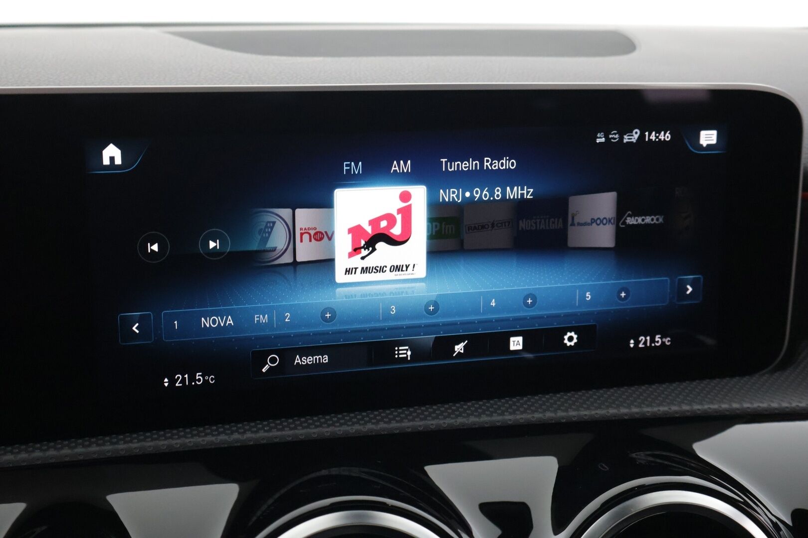 Mercedes-Benz A 2018 200 A Business AMG / P.Kamera  / Widescreen / Panorama / LED / Navi / - *Näyttävä / Hyvin pidetty / Huippu siisti!*