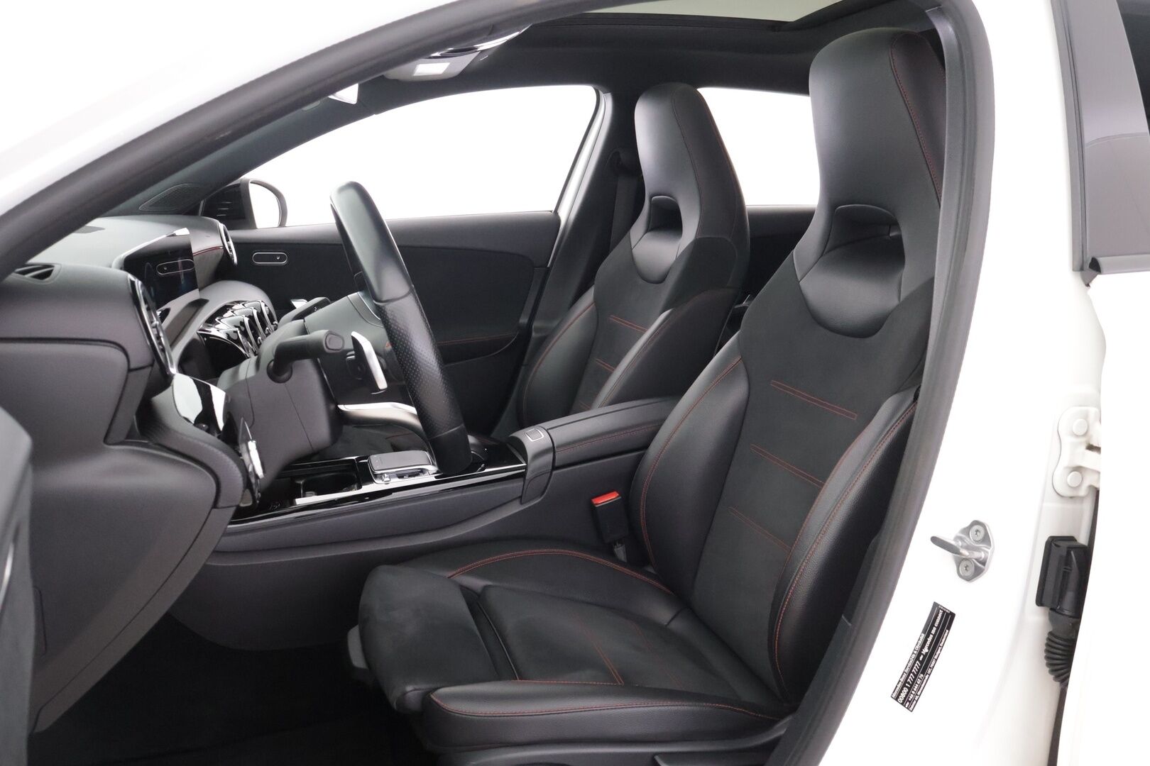 Mercedes-Benz A 2018 200 A Business AMG ** Panorma / Widescreen / P.kamera / LED / Navi ** - *Näyttävä / Hyvin pidetty / Huippu siisti!*